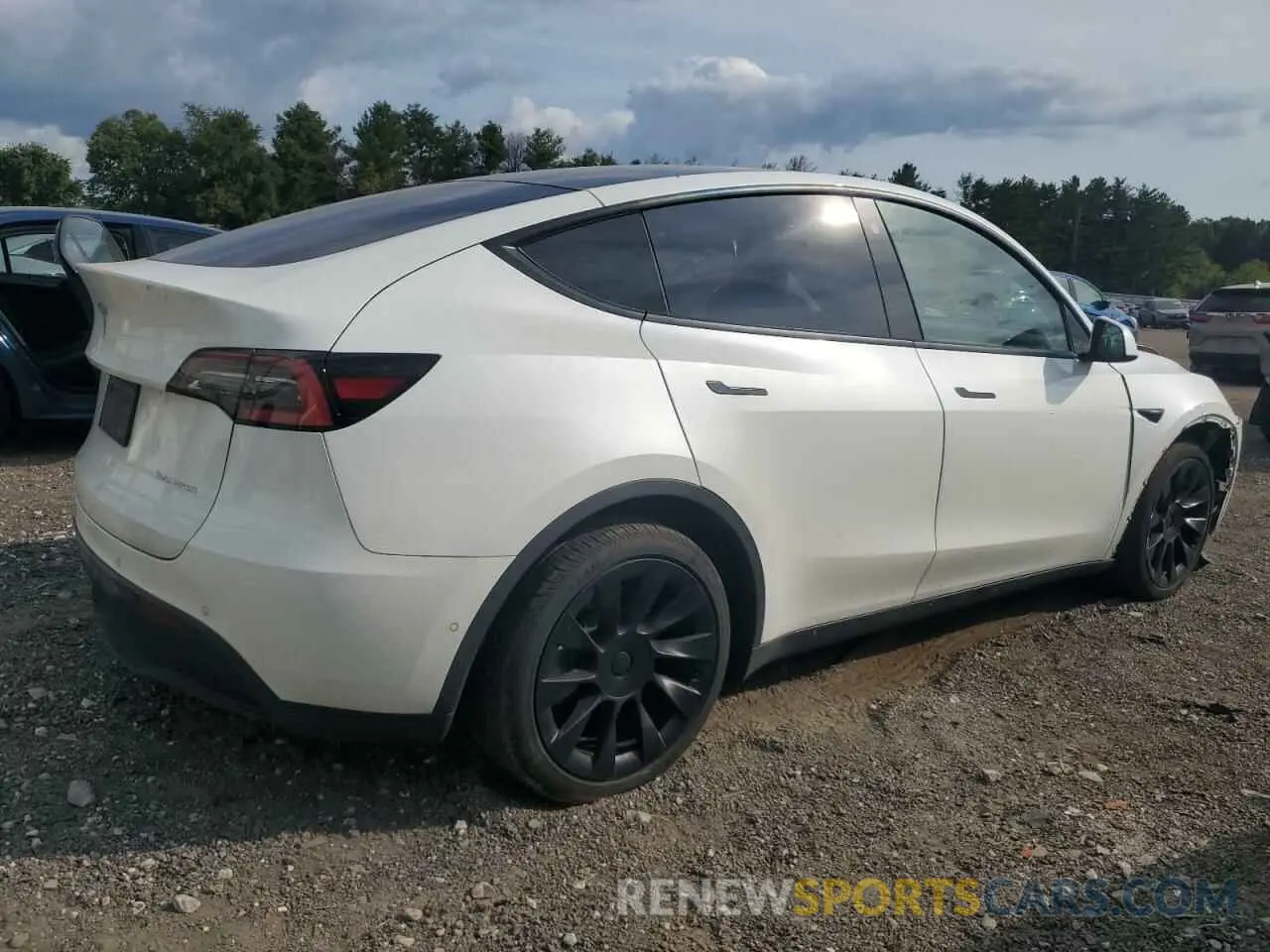 3 Photograph of a damaged car 5YJYGDEE1MF071385 TESLA MODEL Y 2021