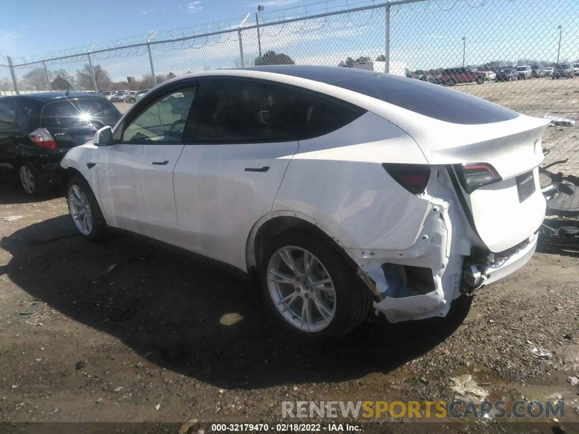 3 Photograph of a damaged car 5YJYGDEE1MF075386 TESLA MODEL Y 2021