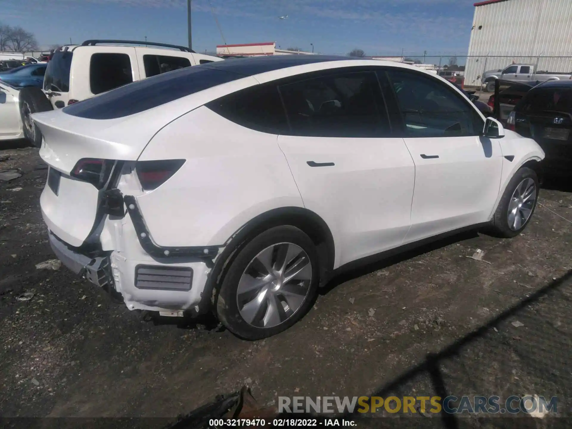 4 Photograph of a damaged car 5YJYGDEE1MF075386 TESLA MODEL Y 2021