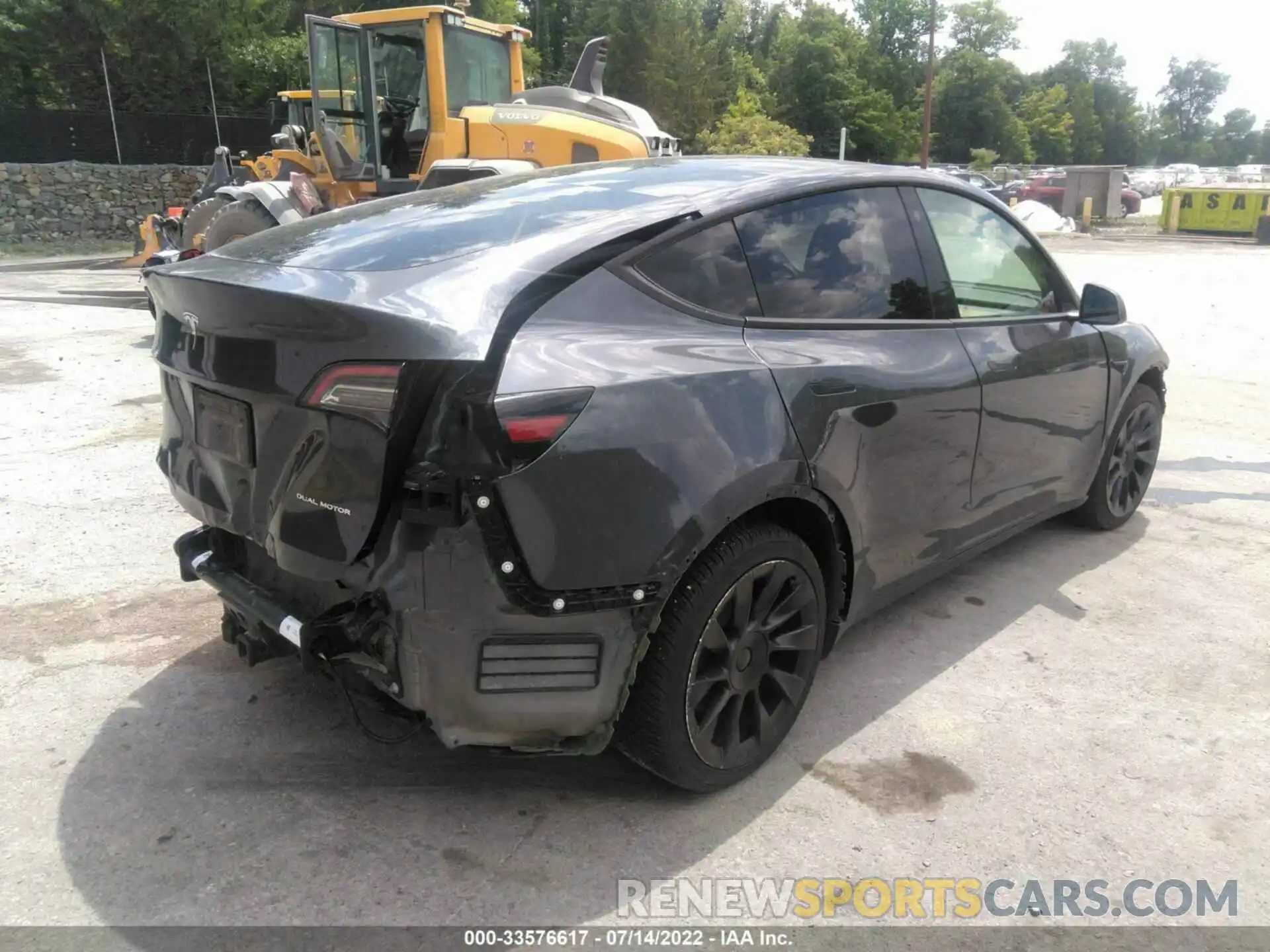 4 Photograph of a damaged car 5YJYGDEE1MF076800 TESLA MODEL Y 2021