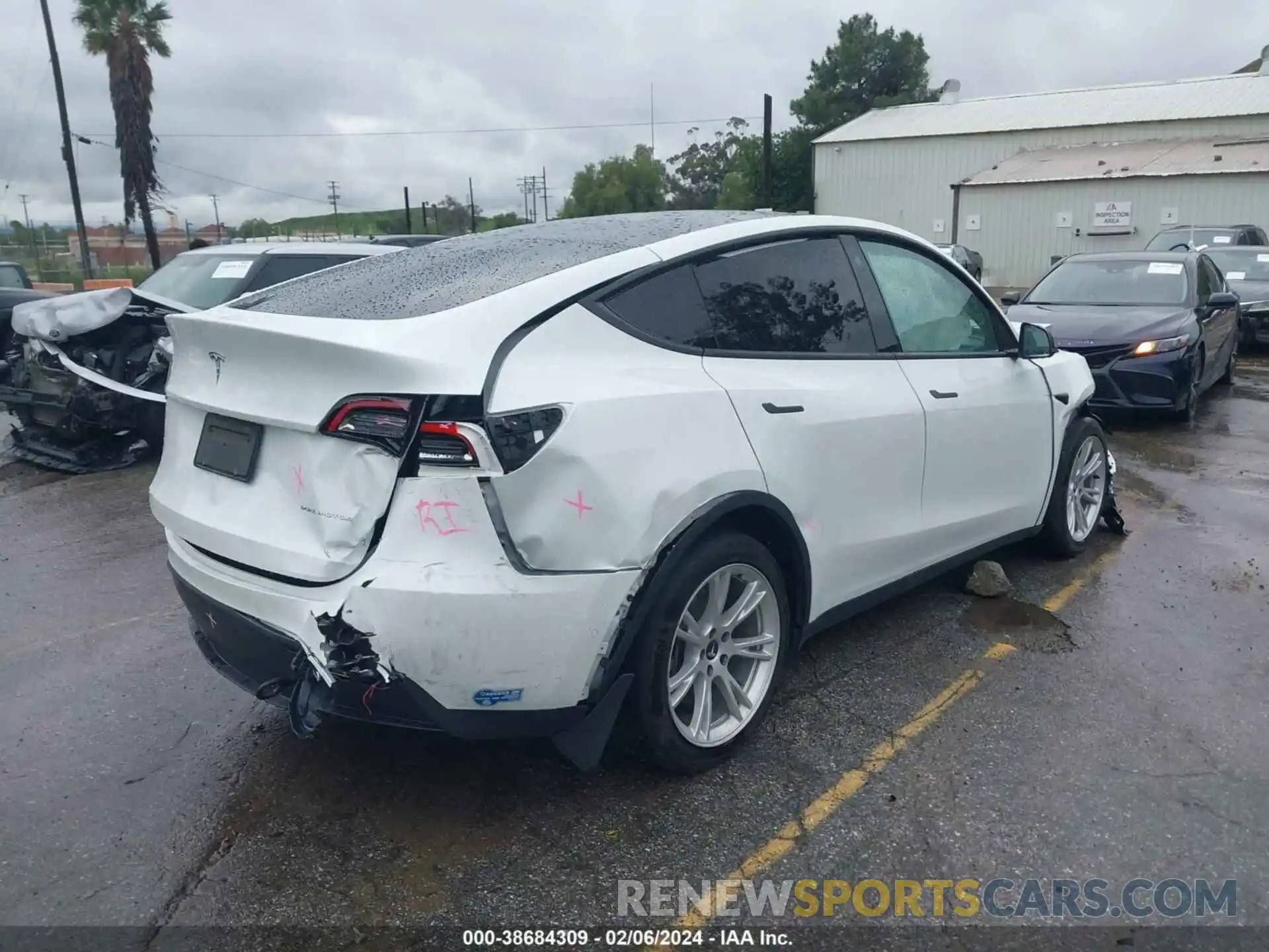 4 Photograph of a damaged car 5YJYGDEE1MF078840 TESLA MODEL Y 2021