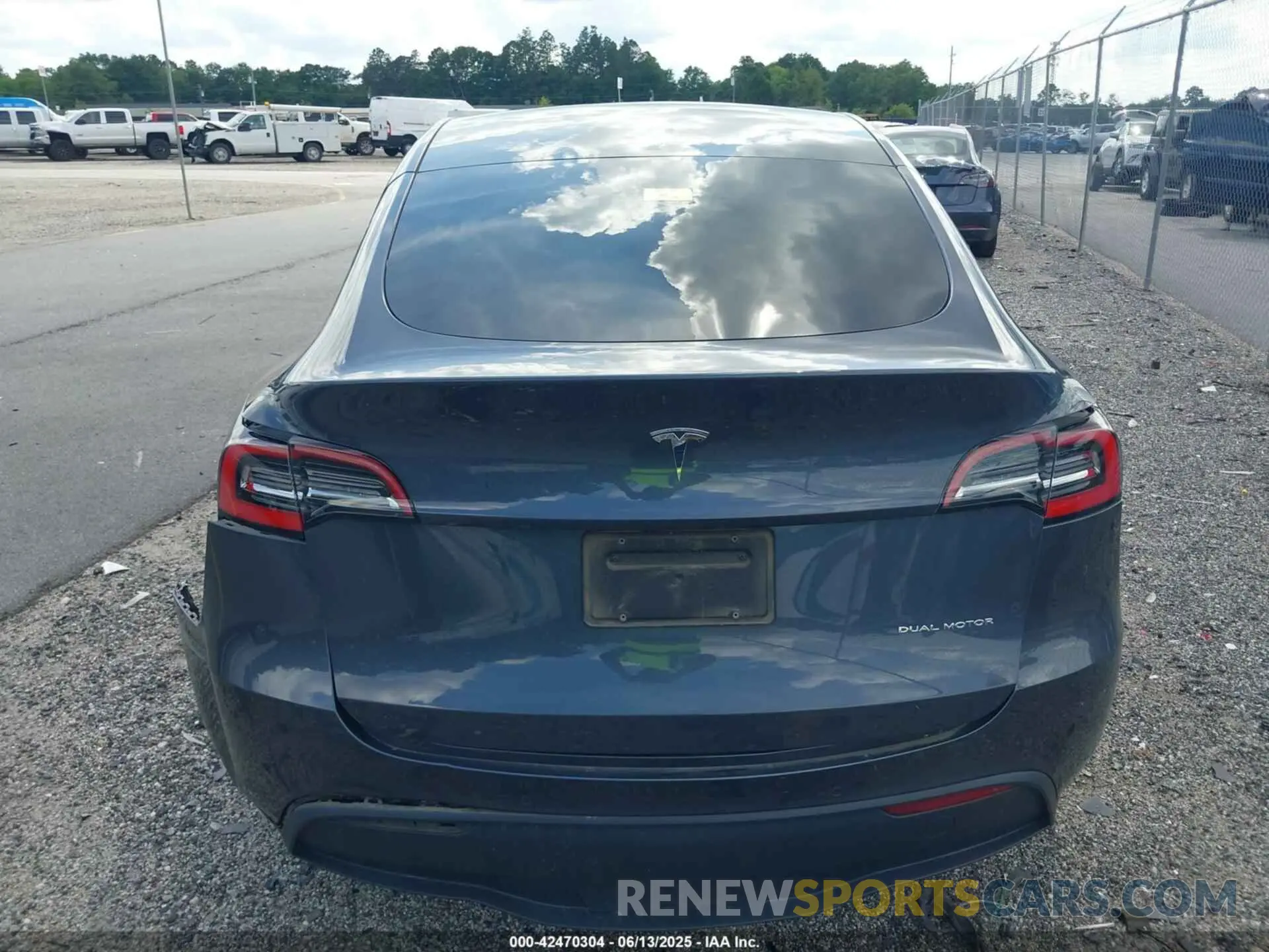 15 Photograph of a damaged car 5YJYGDEE1MF083326 TESLA MODEL Y 2021