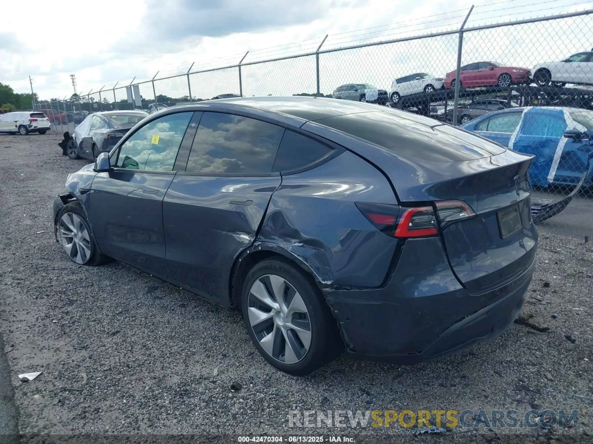 3 Photograph of a damaged car 5YJYGDEE1MF083326 TESLA MODEL Y 2021