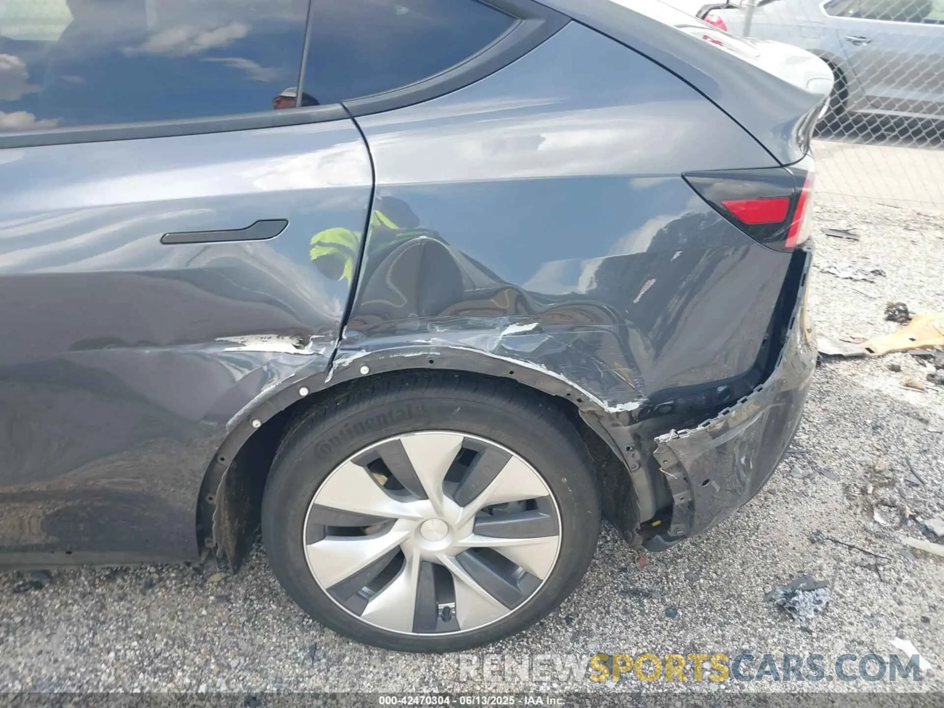 6 Photograph of a damaged car 5YJYGDEE1MF083326 TESLA MODEL Y 2021