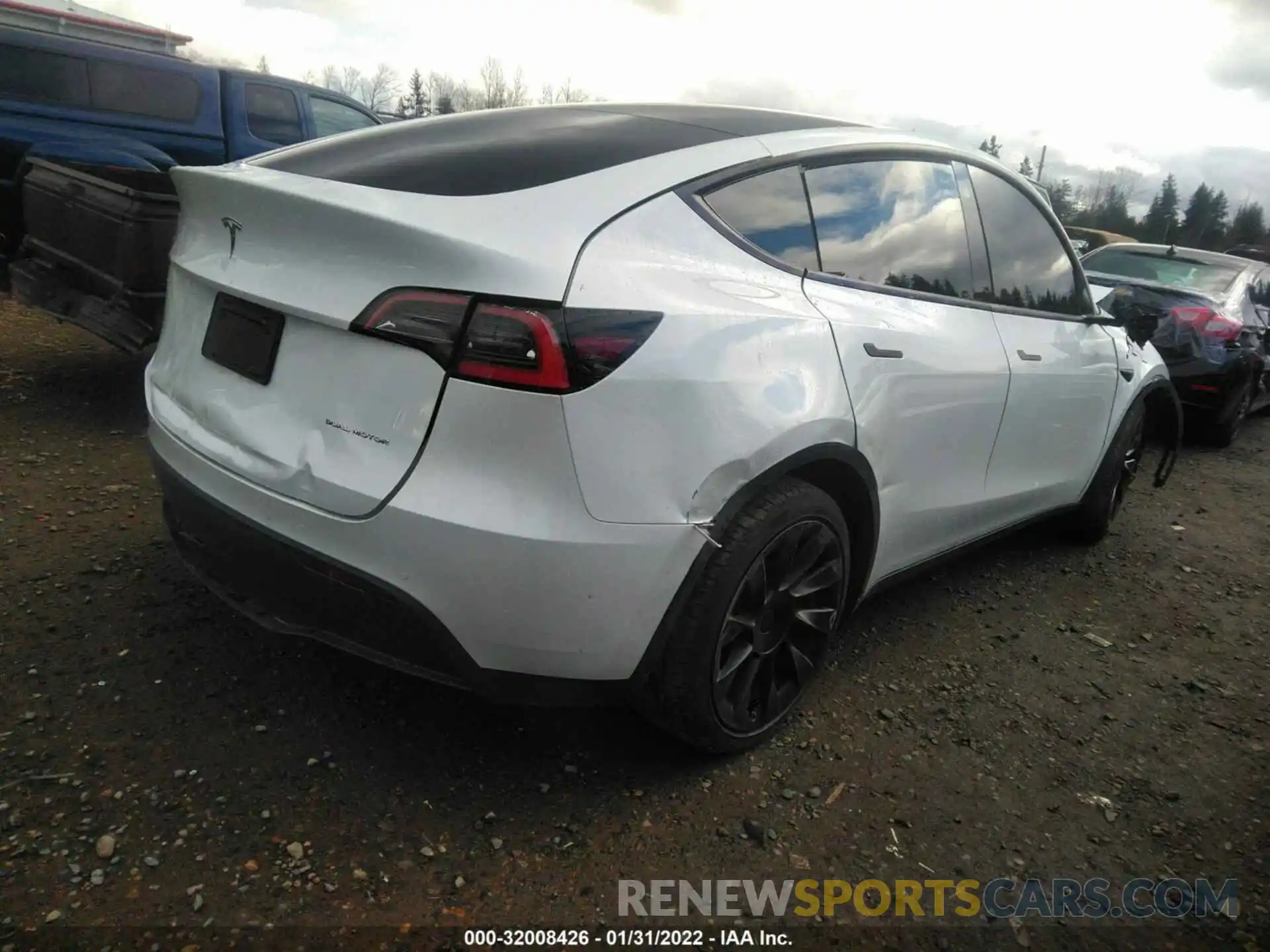 4 Photograph of a damaged car 5YJYGDEE1MF085075 TESLA MODEL Y 2021