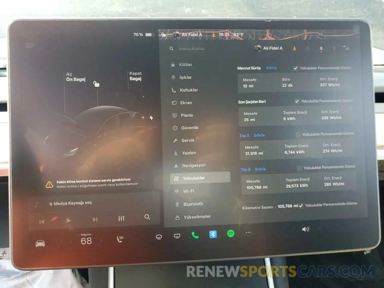 9 Photograph of a damaged car 5YJYGDEE1MF094164 TESLA MODEL Y 2021