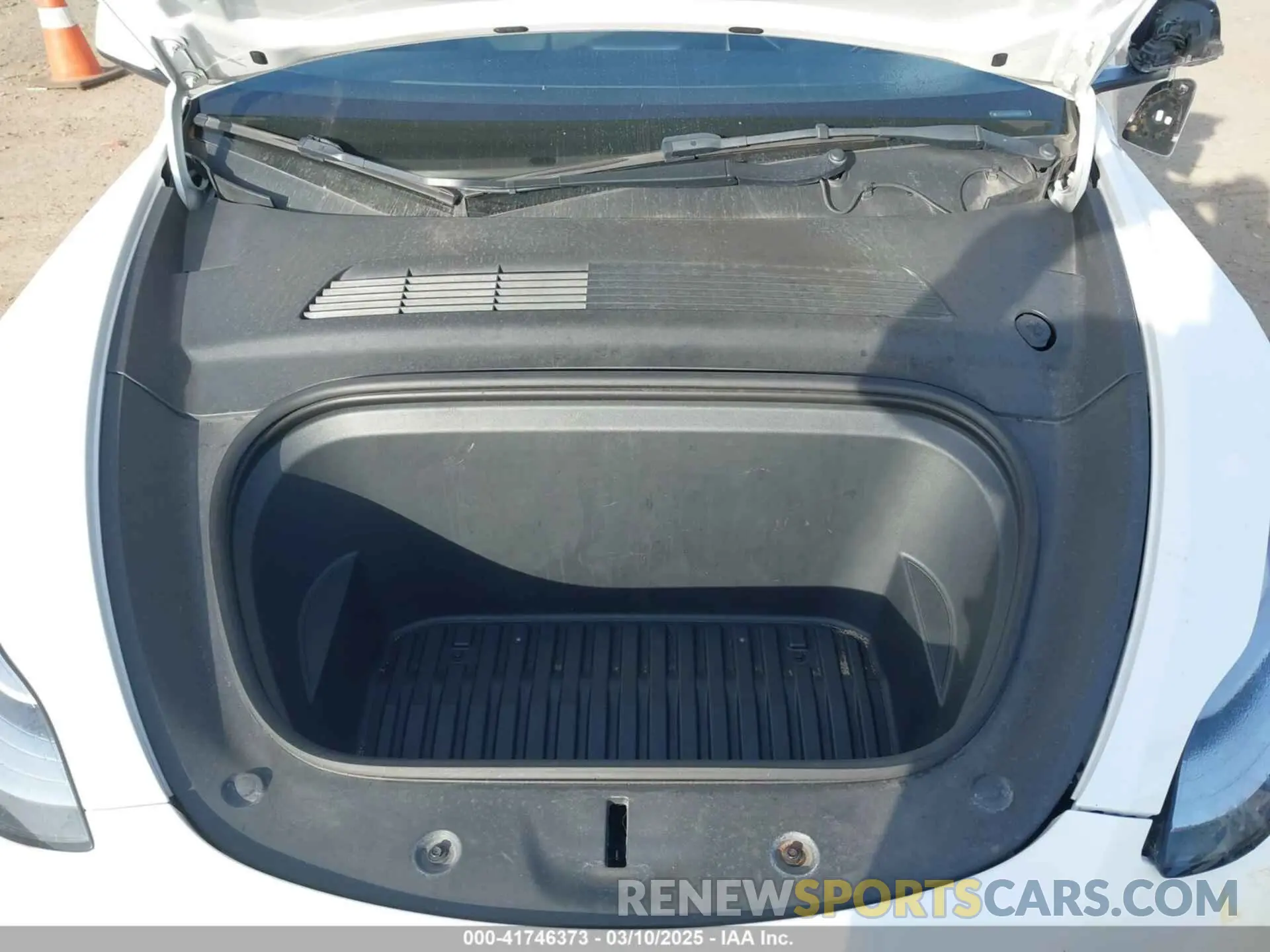 10 Photograph of a damaged car 5YJYGDEE1MF094603 TESLA MODEL Y 2021
