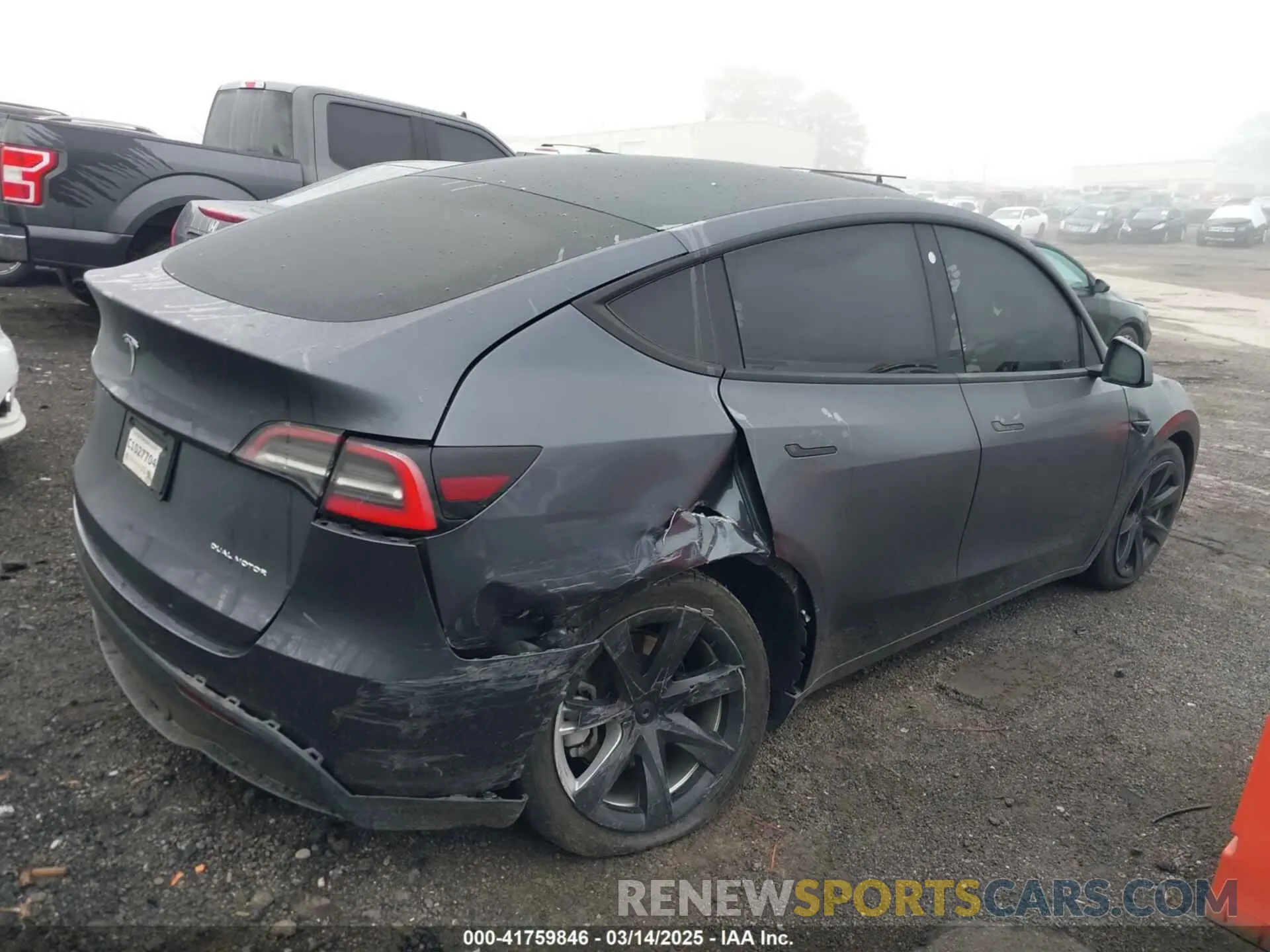 4 Photograph of a damaged car 5YJYGDEE1MF100013 TESLA MODEL Y 2021