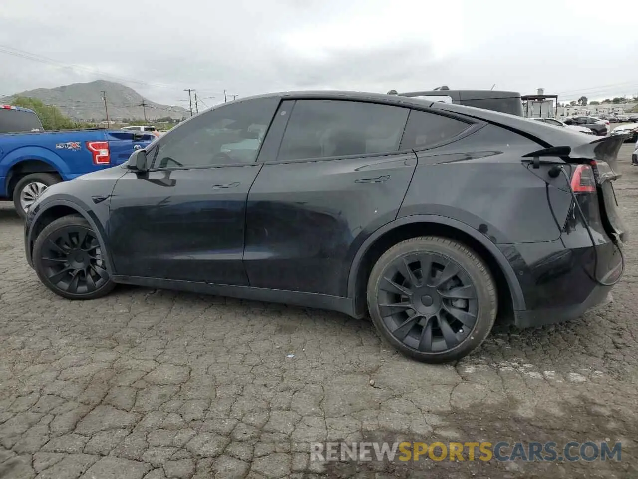 2 Photograph of a damaged car 5YJYGDEE1MF100089 TESLA MODEL Y 2021
