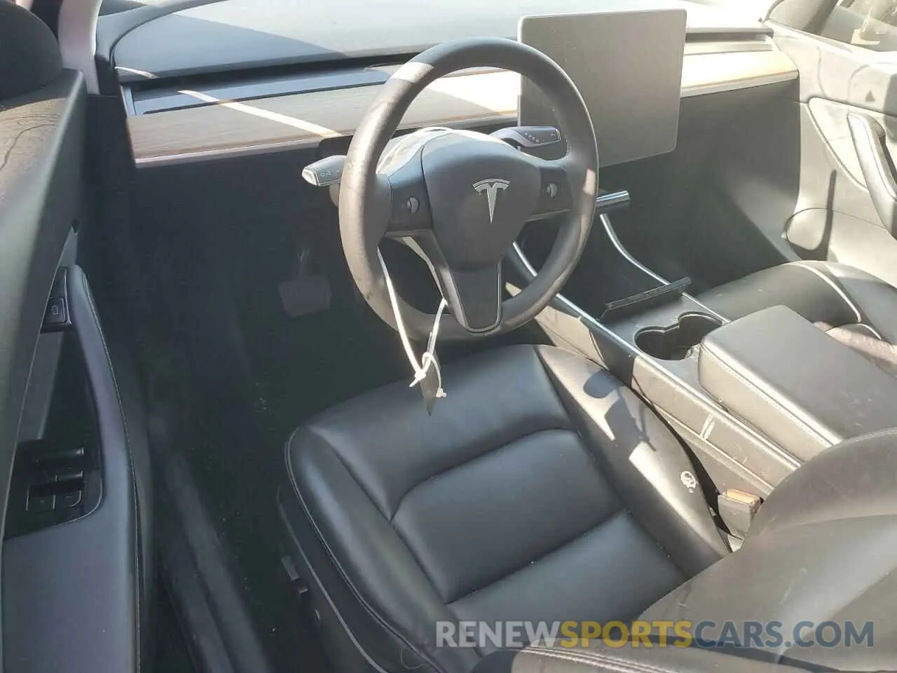 8 Photograph of a damaged car 5YJYGDEE1MF100089 TESLA MODEL Y 2021