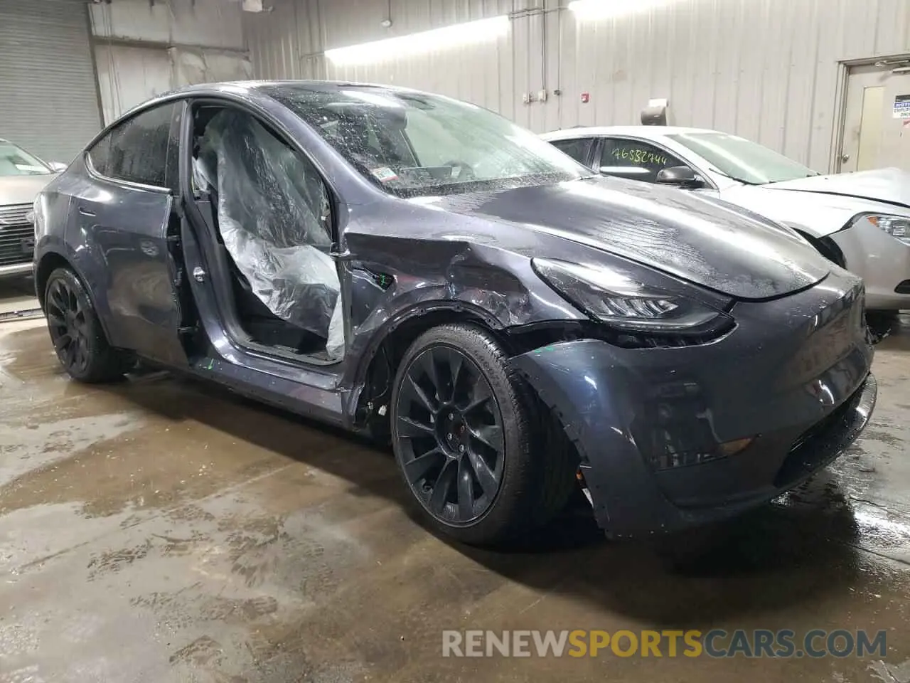 4 Photograph of a damaged car 5YJYGDEE1MF100254 TESLA MODEL Y 2021