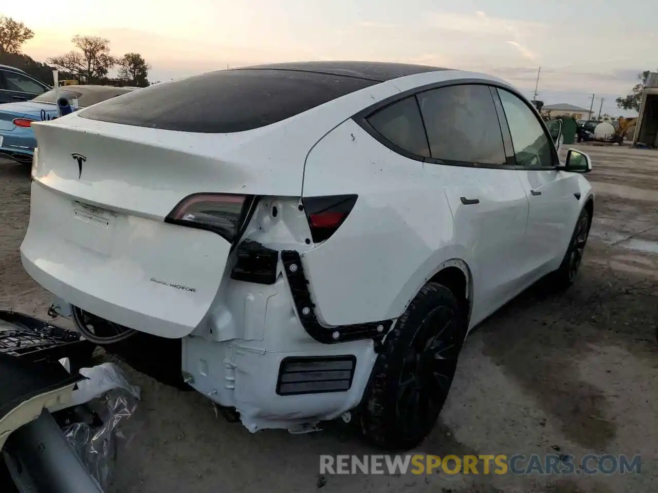 4 Photograph of a damaged car 5YJYGDEE1MF103431 TESLA MODEL Y 2021