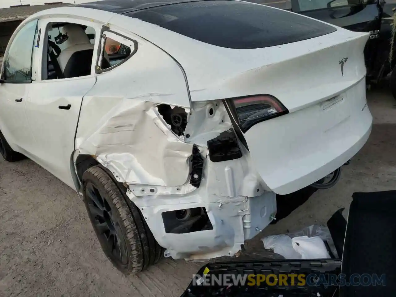 9 Photograph of a damaged car 5YJYGDEE1MF103431 TESLA MODEL Y 2021