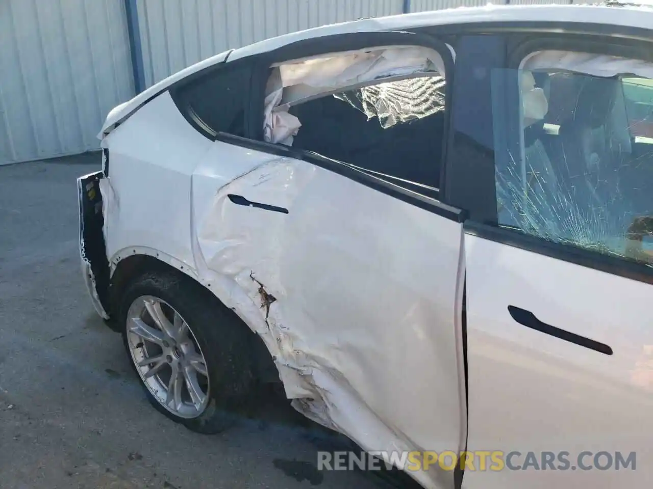 9 Photograph of a damaged car 5YJYGDEE1MF114199 TESLA MODEL Y 2021