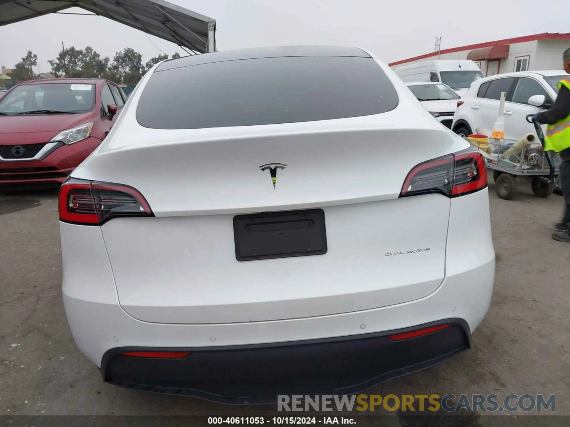 15 Photograph of a damaged car 5YJYGDEE1MF118060 TESLA MODEL Y 2021