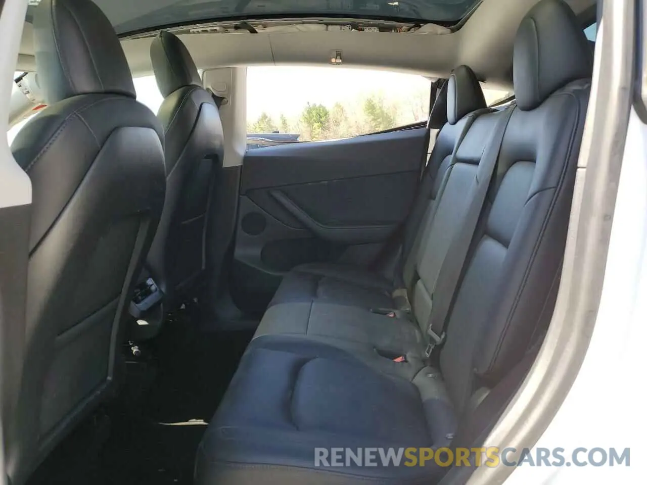 10 Photograph of a damaged car 5YJYGDEE1MF119872 TESLA MODEL Y 2021