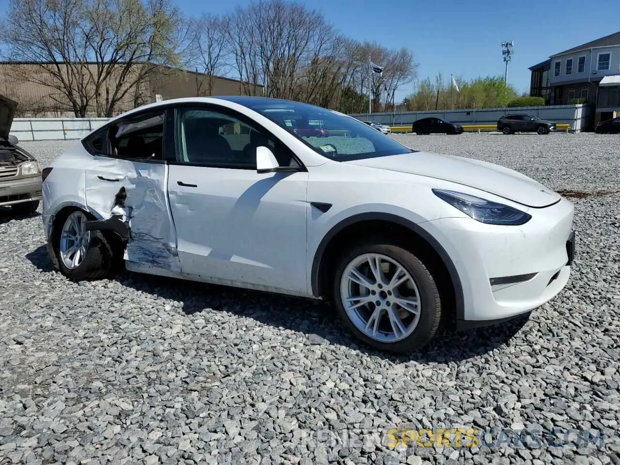 4 Photograph of a damaged car 5YJYGDEE1MF119872 TESLA MODEL Y 2021