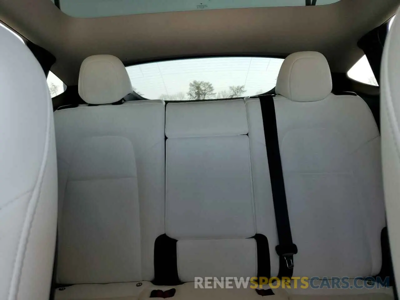 10 Photograph of a damaged car 5YJYGDEE1MF141631 TESLA MODEL Y 2021