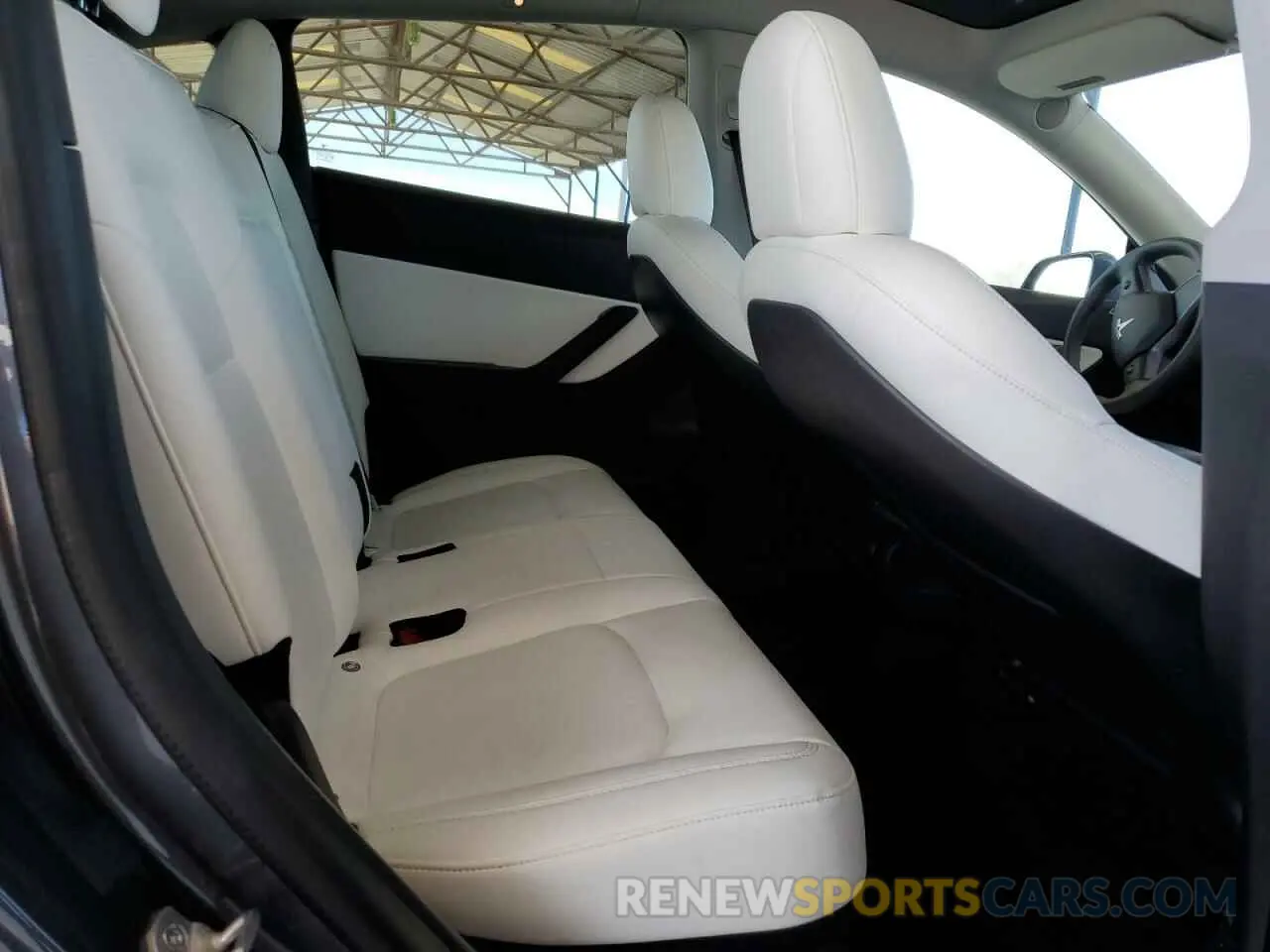 11 Photograph of a damaged car 5YJYGDEE1MF141631 TESLA MODEL Y 2021