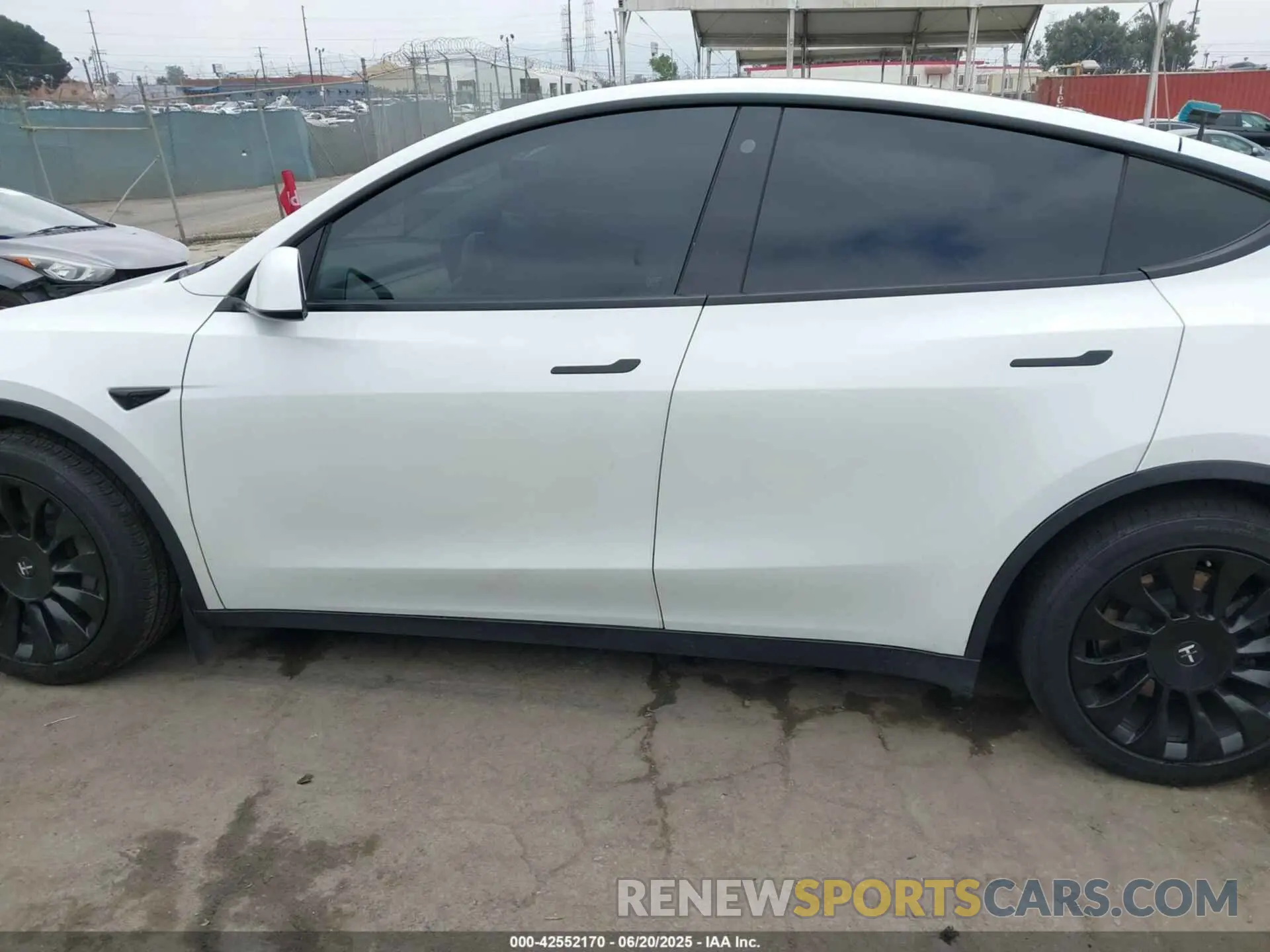 14 Photograph of a damaged car 5YJYGDEE1MF146540 TESLA MODEL Y 2021