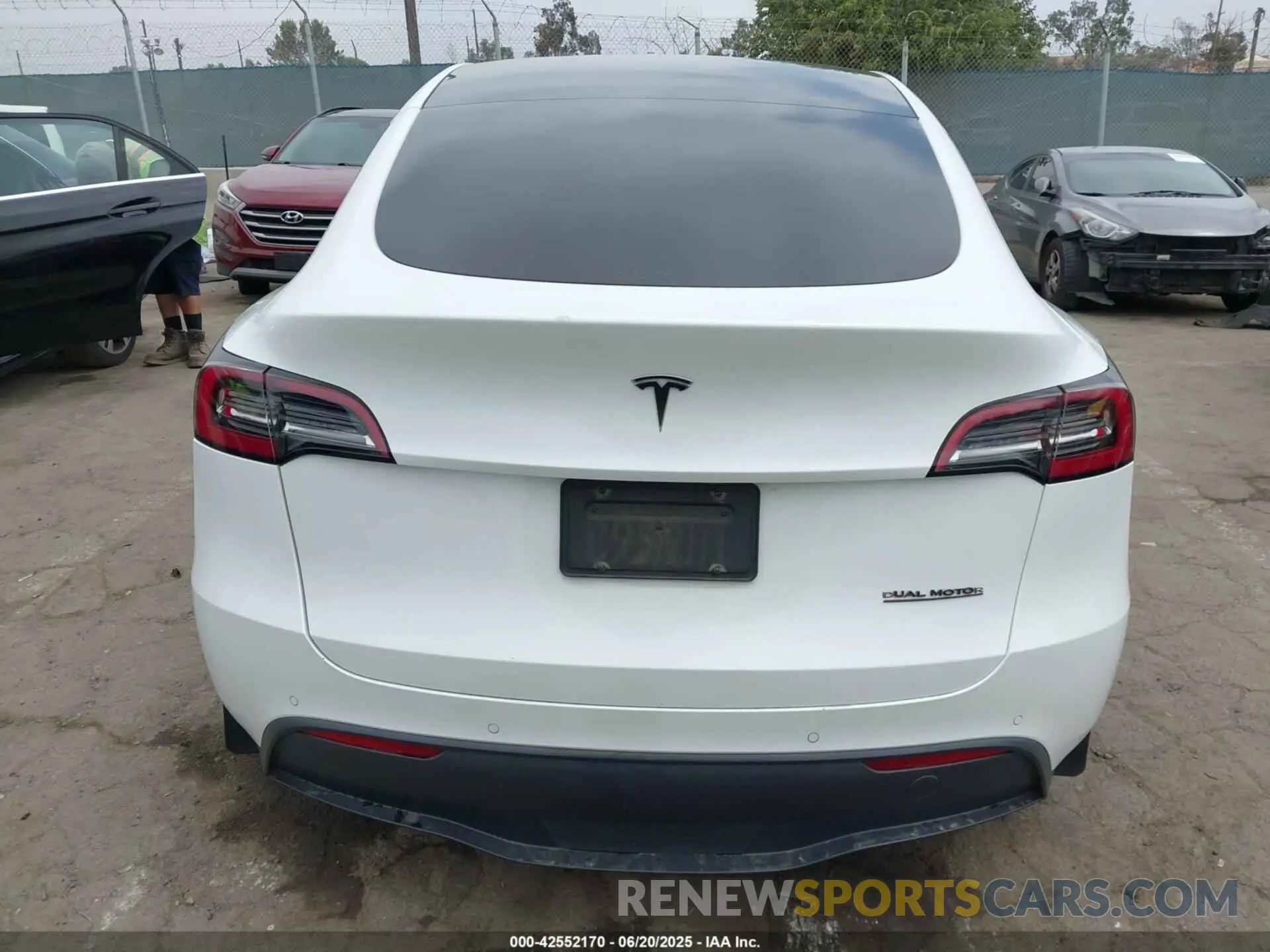 16 Photograph of a damaged car 5YJYGDEE1MF146540 TESLA MODEL Y 2021