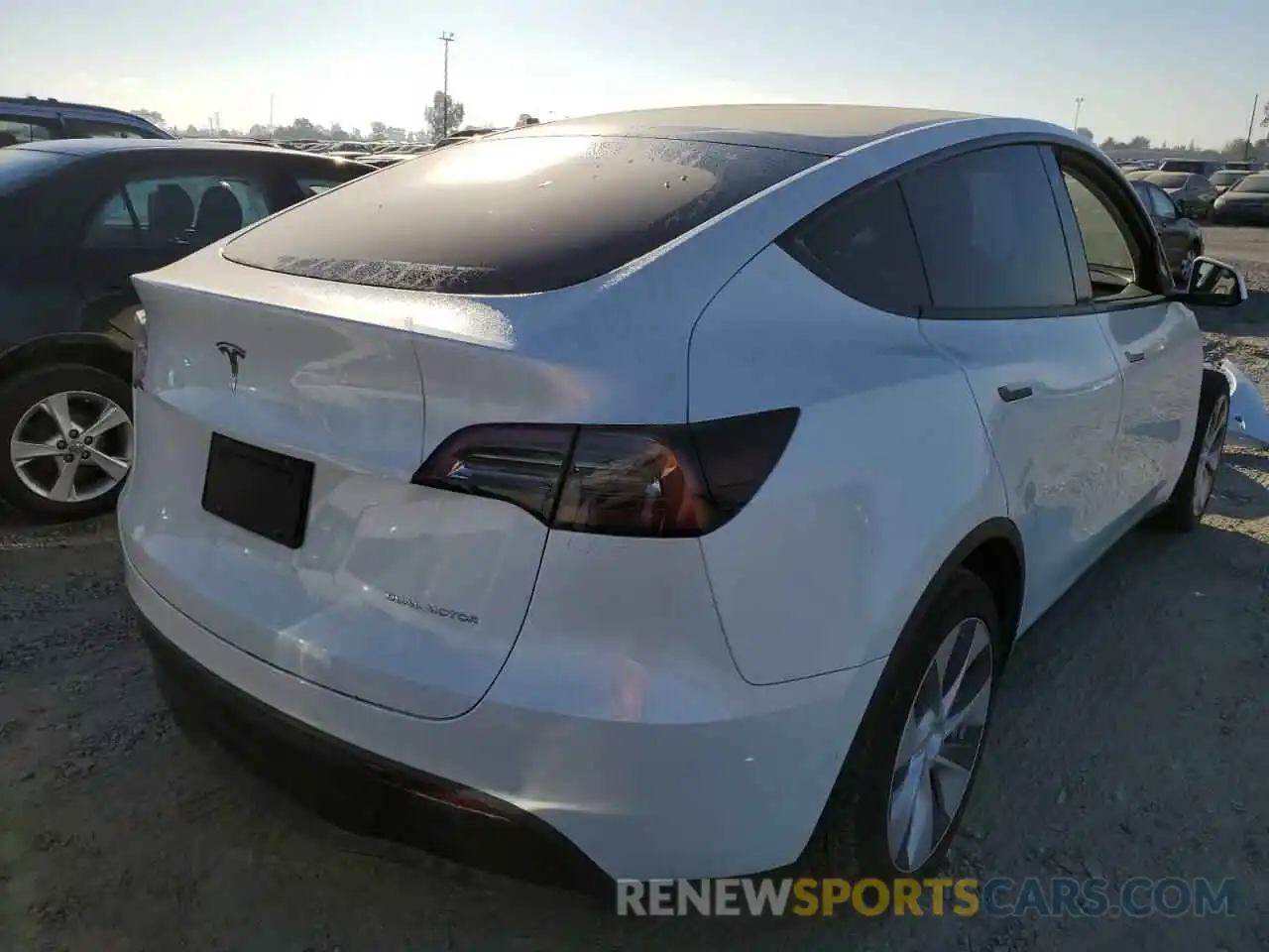 4 Photograph of a damaged car 5YJYGDEE1MF150815 TESLA MODEL Y 2021