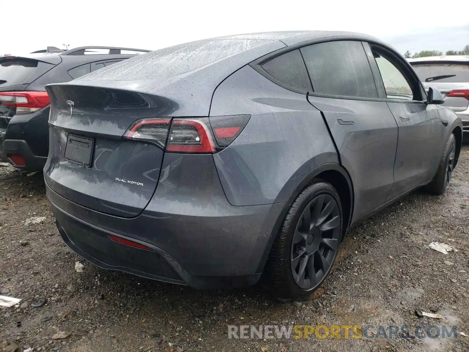 4 Photograph of a damaged car 5YJYGDEE1MF152676 TESLA MODEL Y 2021