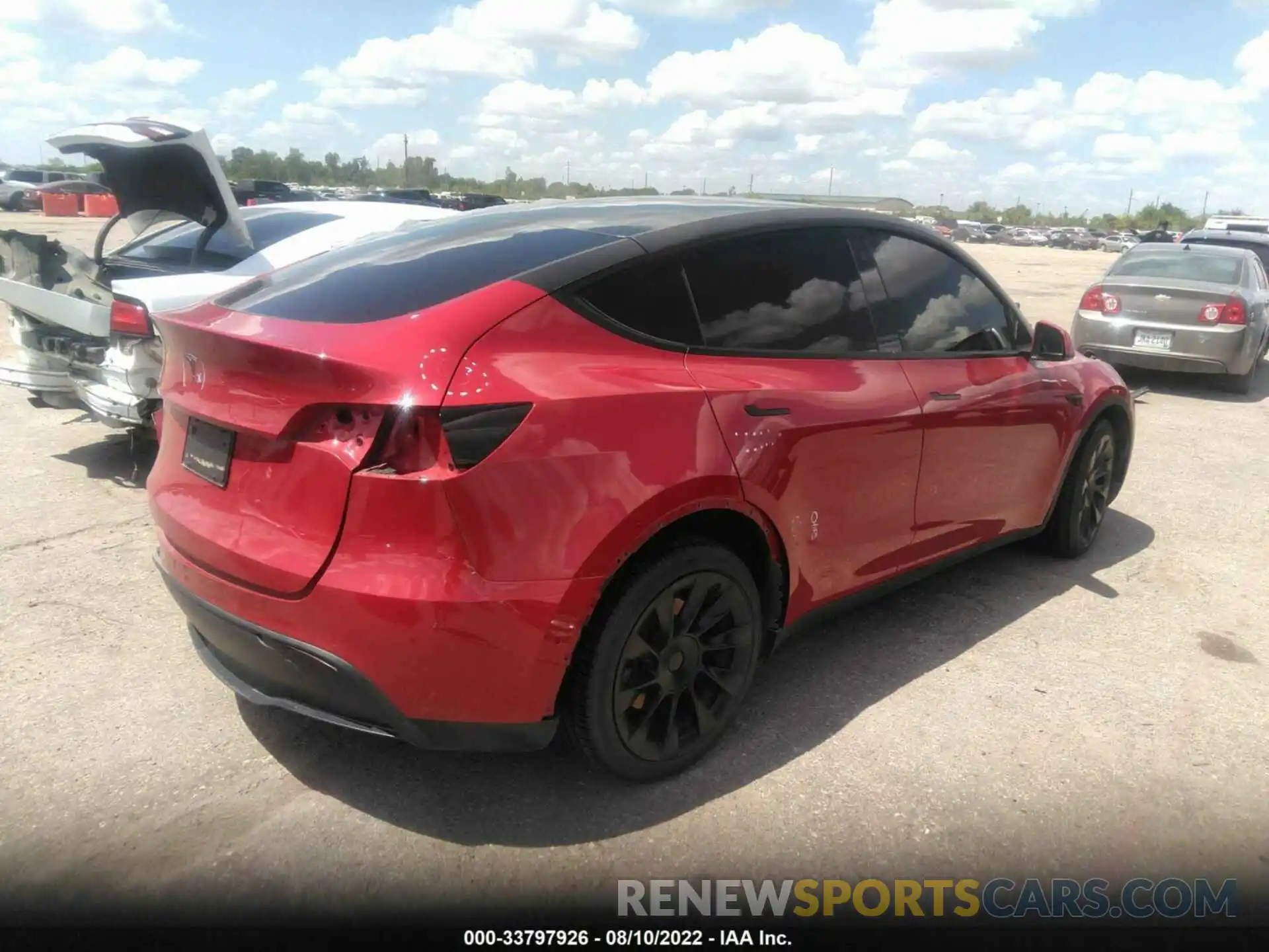 4 Photograph of a damaged car 5YJYGDEE1MF162088 TESLA MODEL Y 2021