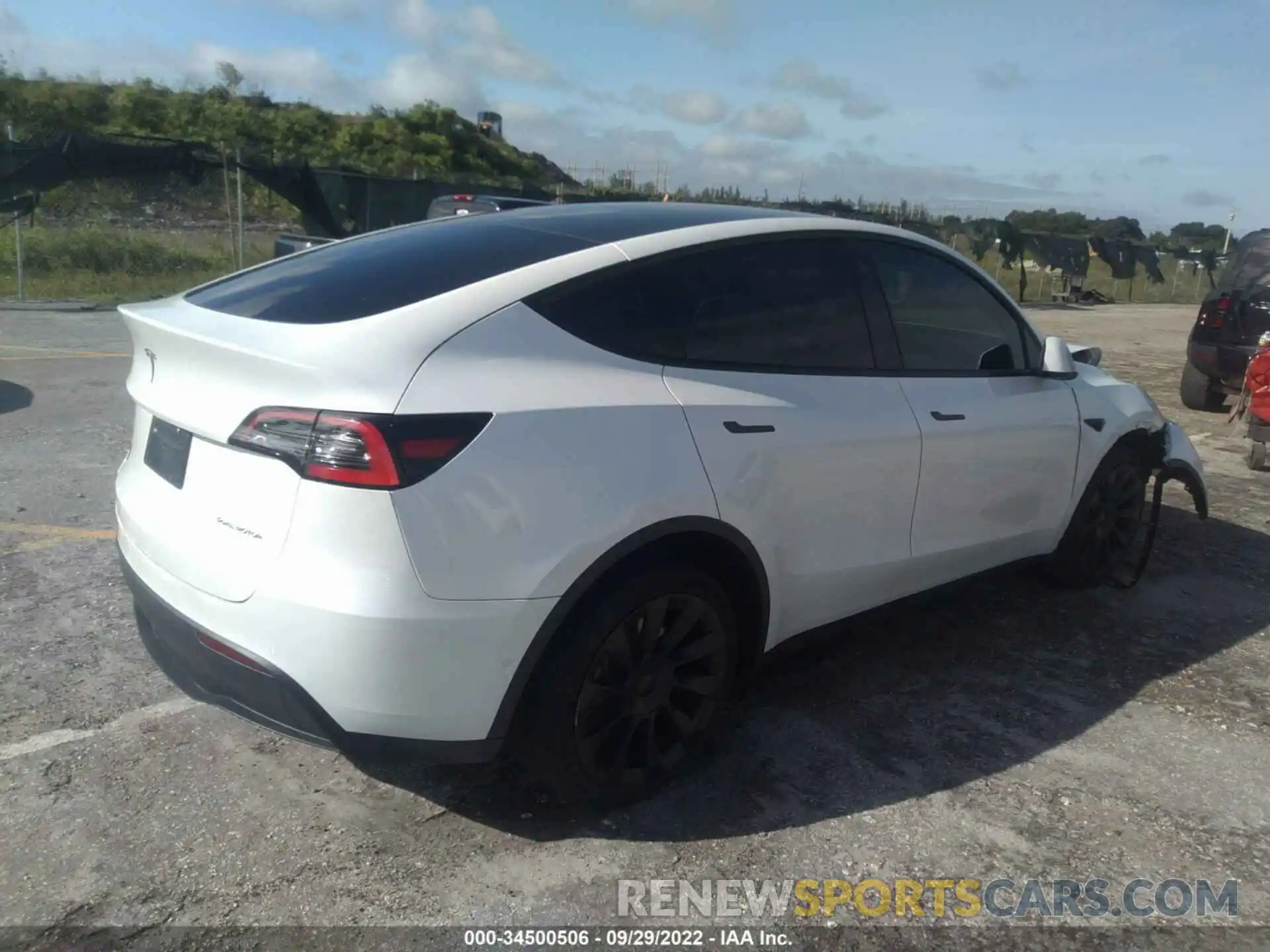 4 Photograph of a damaged car 5YJYGDEE1MF187041 TESLA MODEL Y 2021