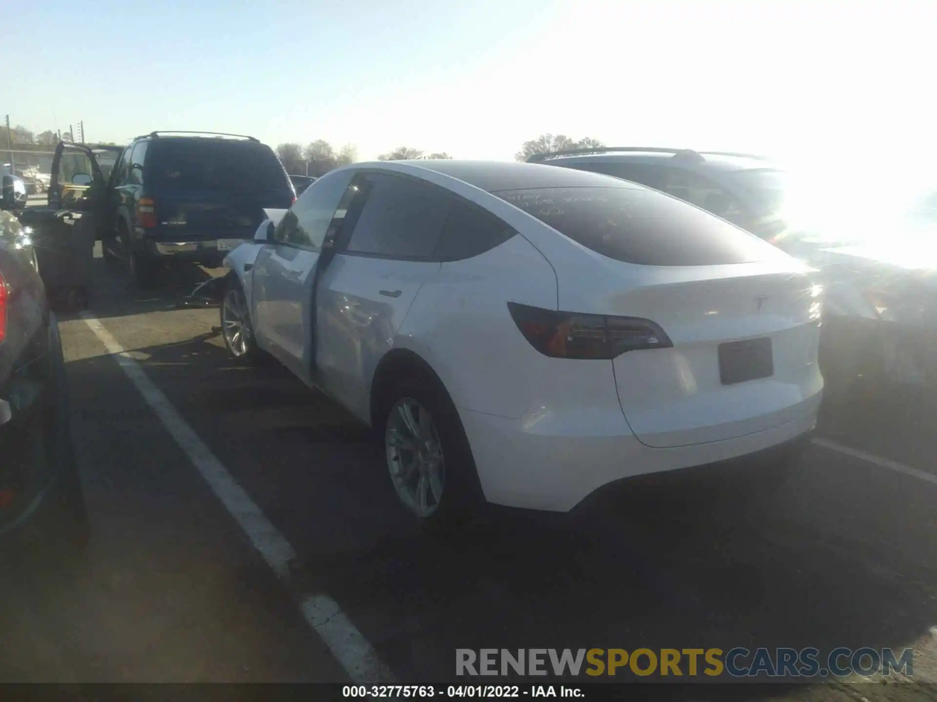 3 Photograph of a damaged car 5YJYGDEE1MF200256 TESLA MODEL Y 2021