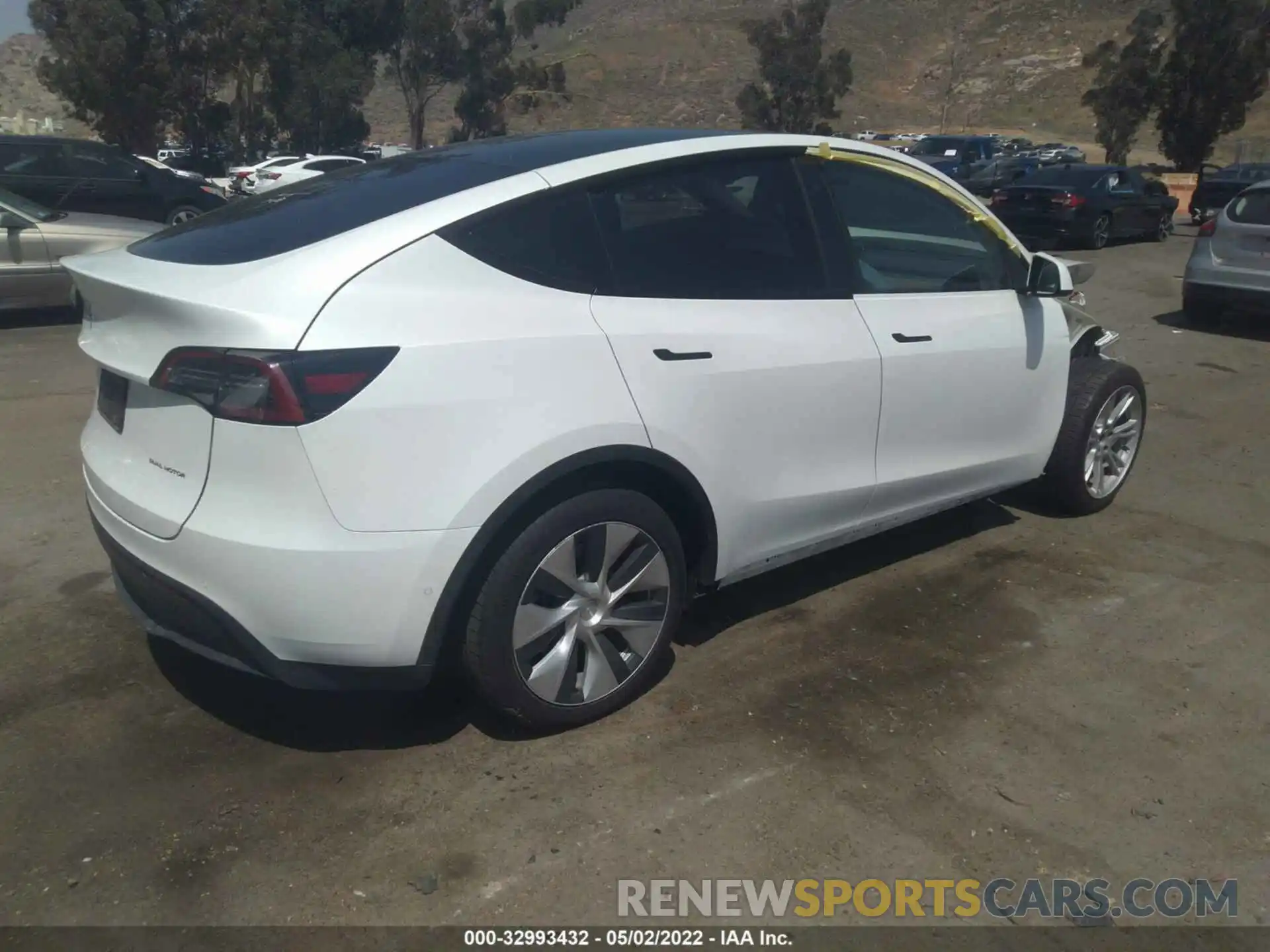 4 Photograph of a damaged car 5YJYGDEE1MF207563 TESLA MODEL Y 2021