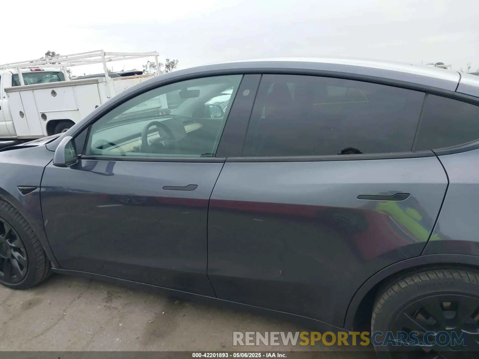15 Photograph of a damaged car 5YJYGDEE1MF217929 TESLA MODEL Y 2021