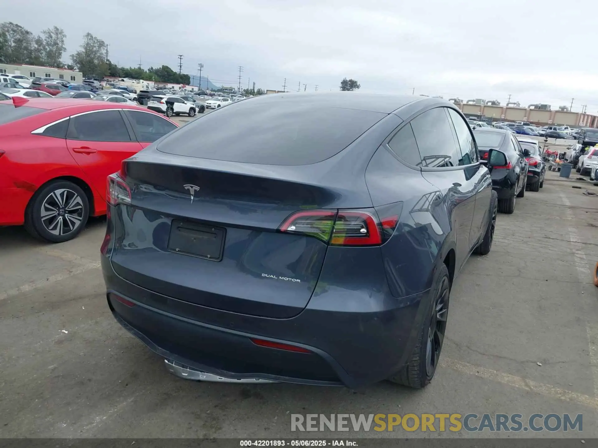 4 Photograph of a damaged car 5YJYGDEE1MF217929 TESLA MODEL Y 2021