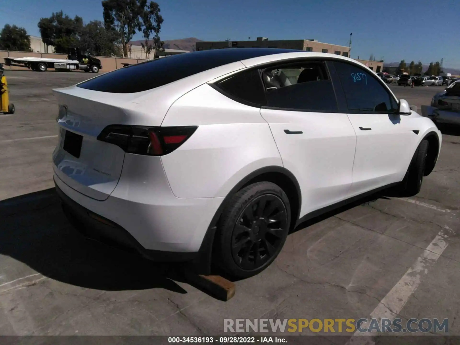 4 Photograph of a damaged car 5YJYGDEE1MF231961 TESLA MODEL Y 2021