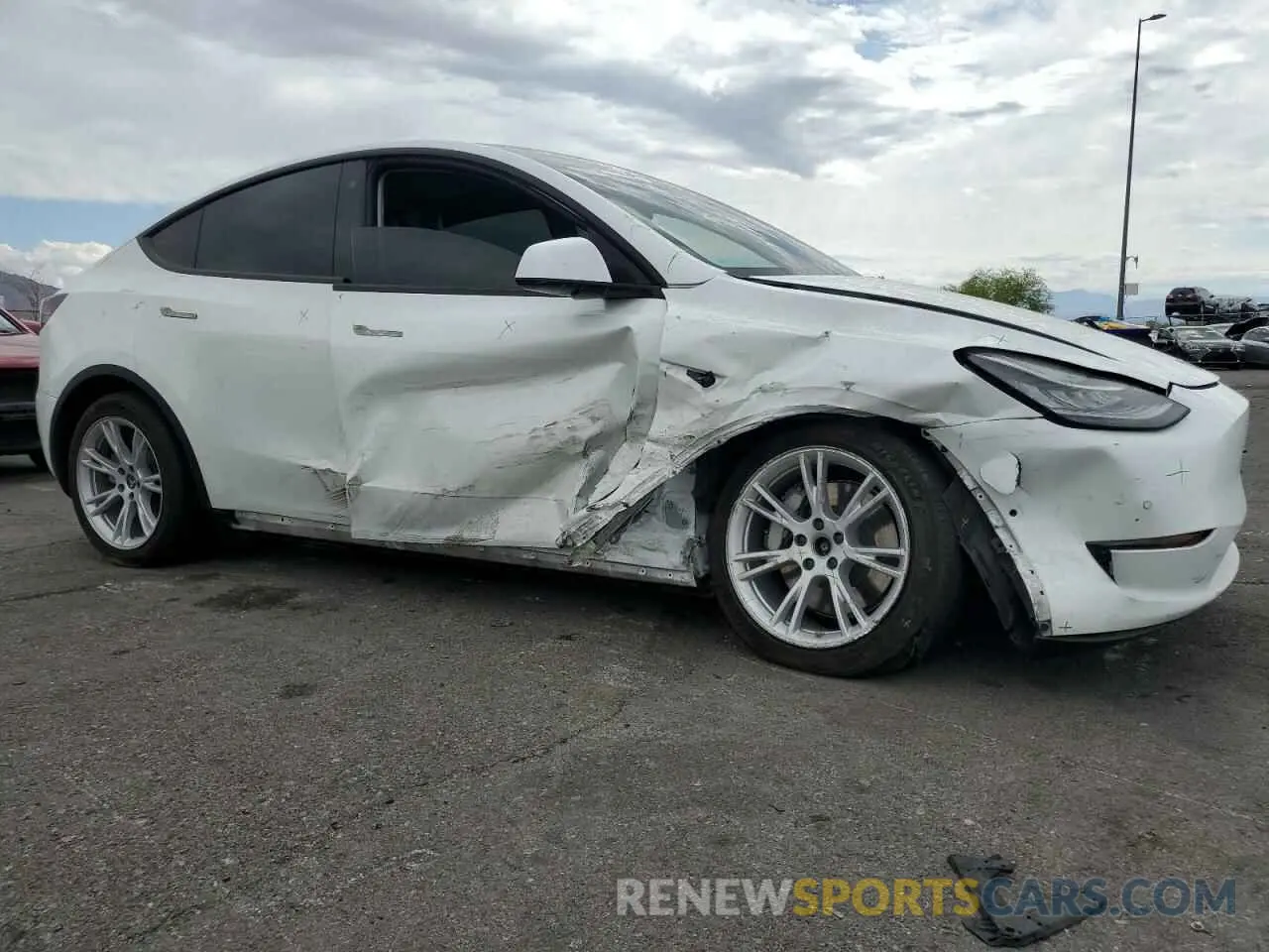 4 Photograph of a damaged car 5YJYGDEE1MF232253 TESLA MODEL Y 2021