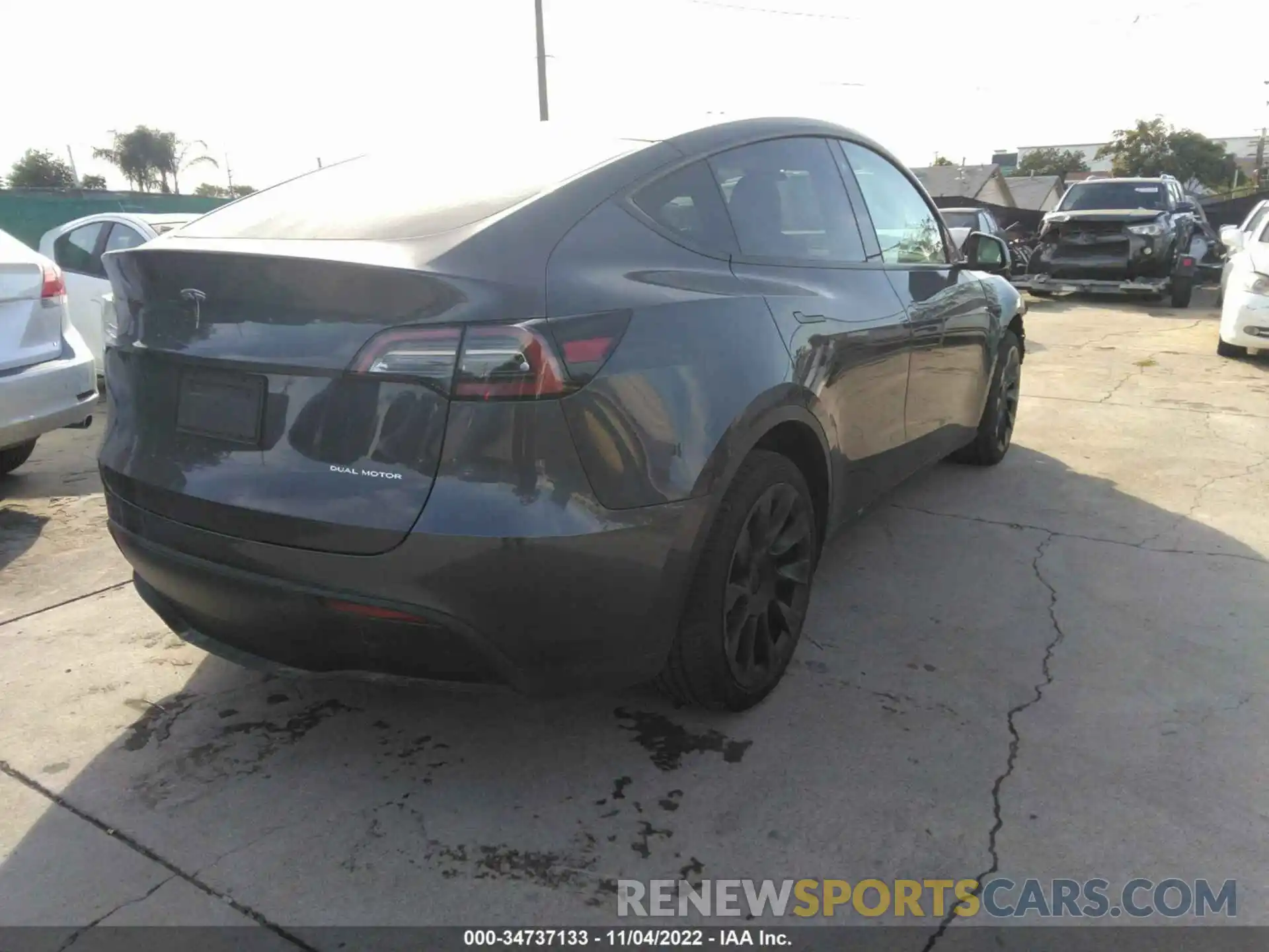 4 Photograph of a damaged car 5YJYGDEE1MF243186 TESLA MODEL Y 2021