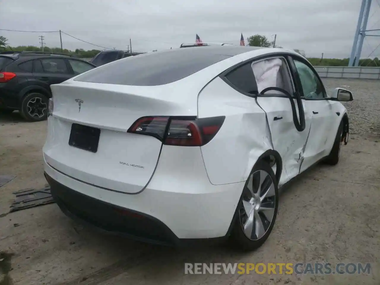 4 Photograph of a damaged car 5YJYGDEE1MF251515 TESLA MODEL Y 2021