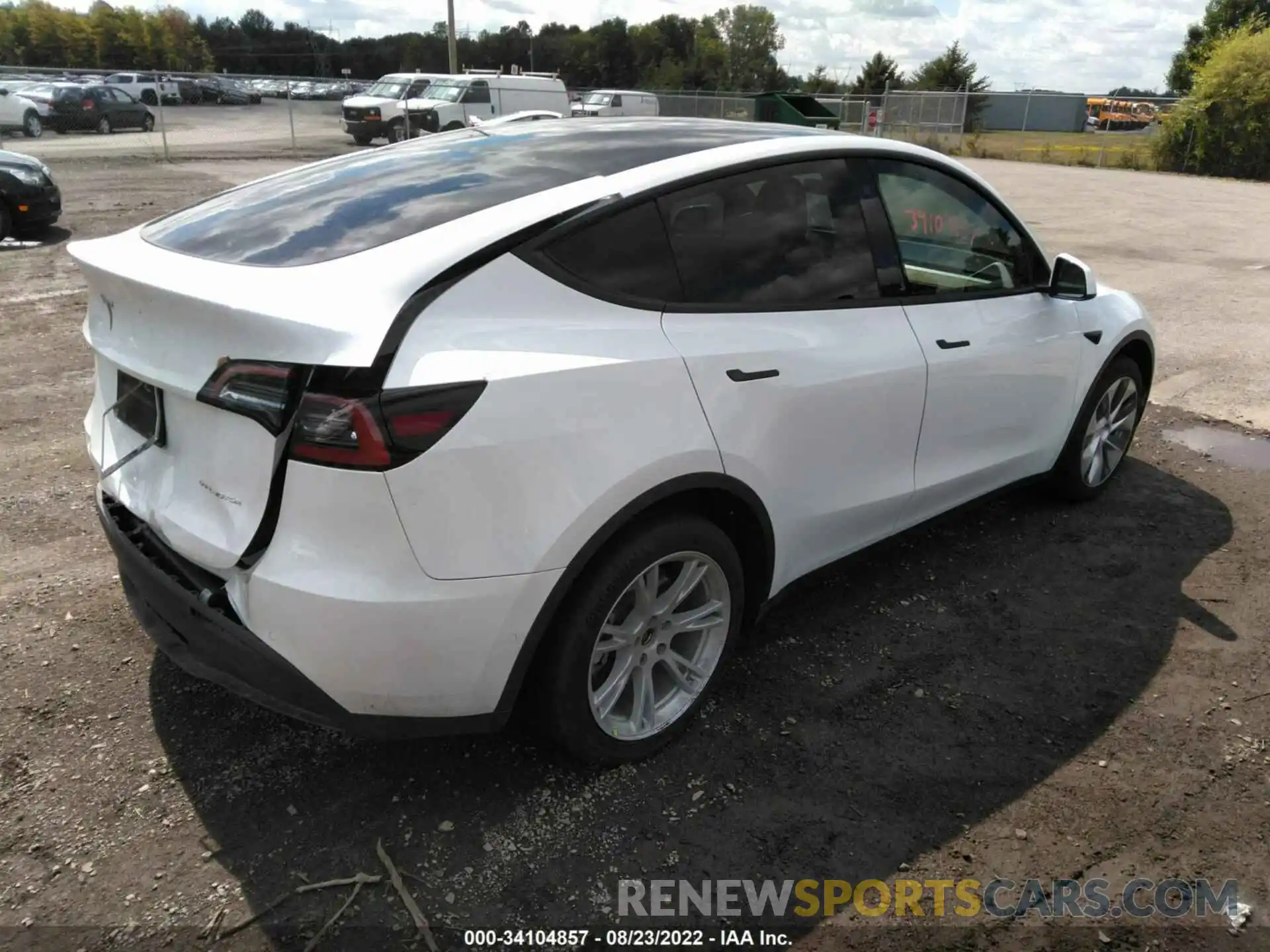 4 Photograph of a damaged car 5YJYGDEE1MF254351 TESLA MODEL Y 2021