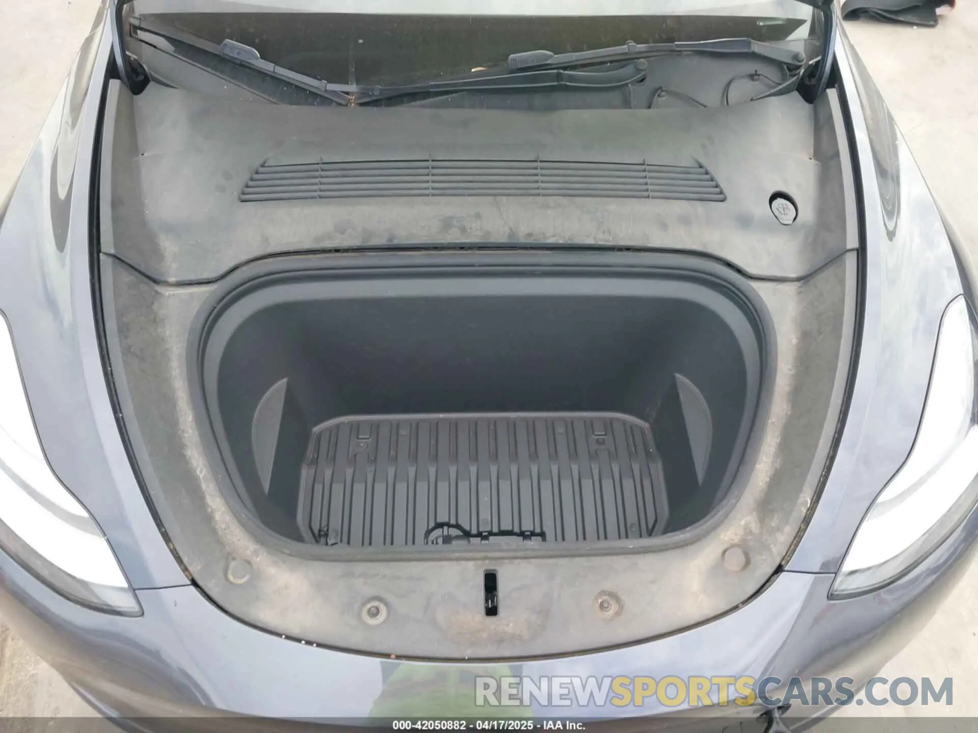 10 Photograph of a damaged car 5YJYGDEE1MF265611 TESLA MODEL Y 2021