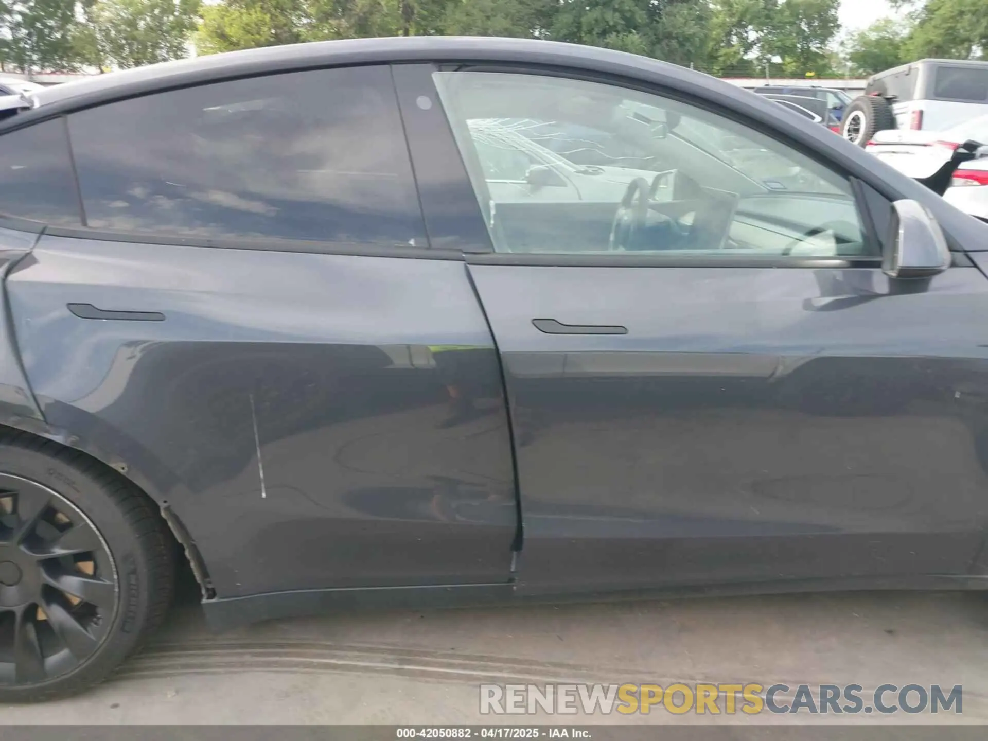 12 Photograph of a damaged car 5YJYGDEE1MF265611 TESLA MODEL Y 2021