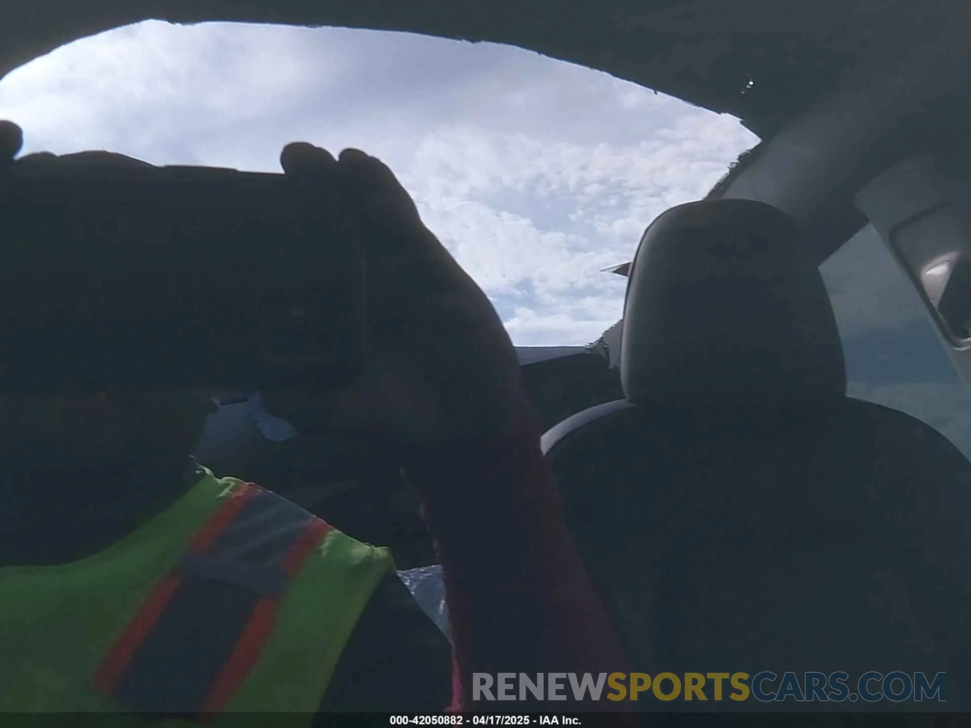 14 Photograph of a damaged car 5YJYGDEE1MF265611 TESLA MODEL Y 2021