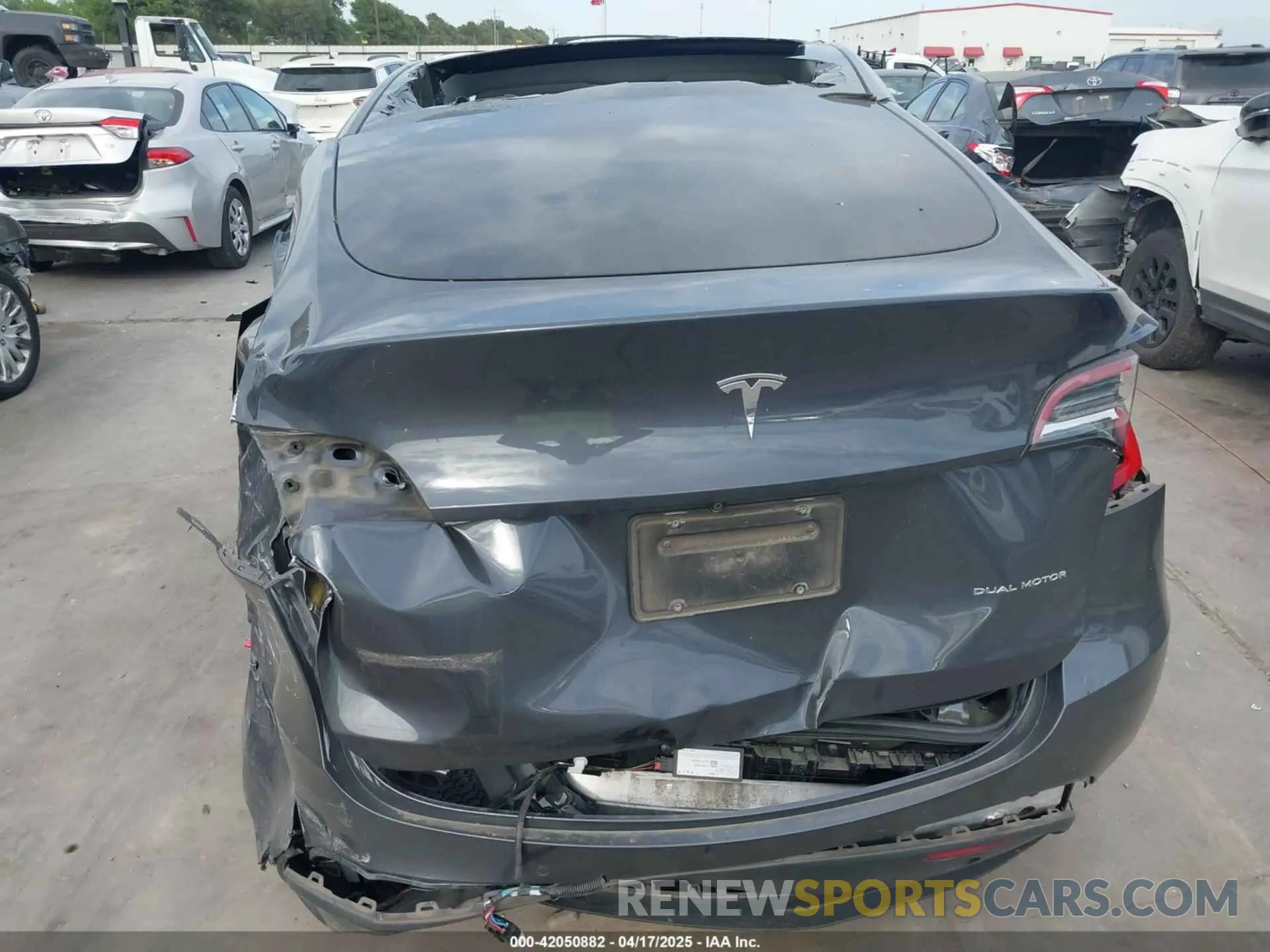 15 Photograph of a damaged car 5YJYGDEE1MF265611 TESLA MODEL Y 2021