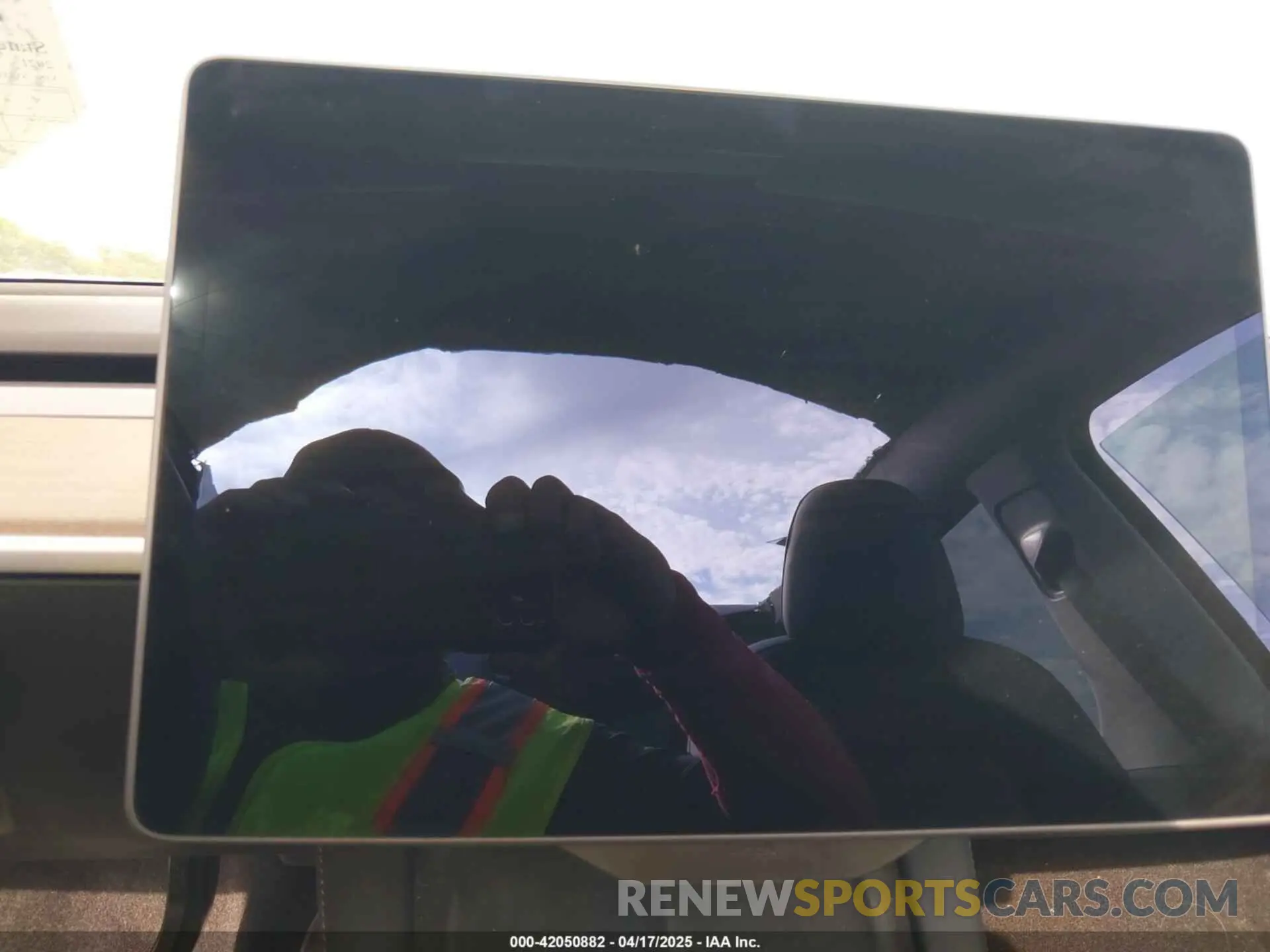 16 Photograph of a damaged car 5YJYGDEE1MF265611 TESLA MODEL Y 2021