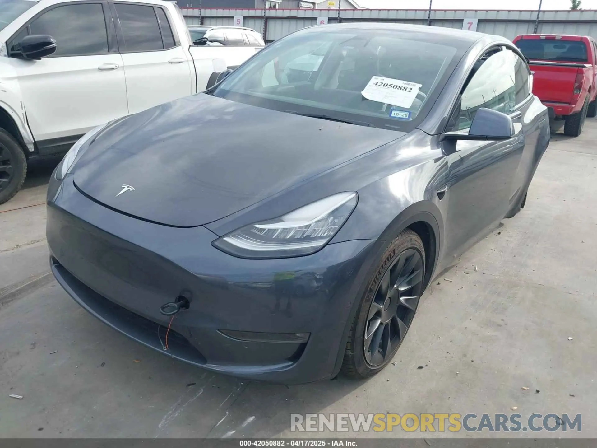 2 Photograph of a damaged car 5YJYGDEE1MF265611 TESLA MODEL Y 2021
