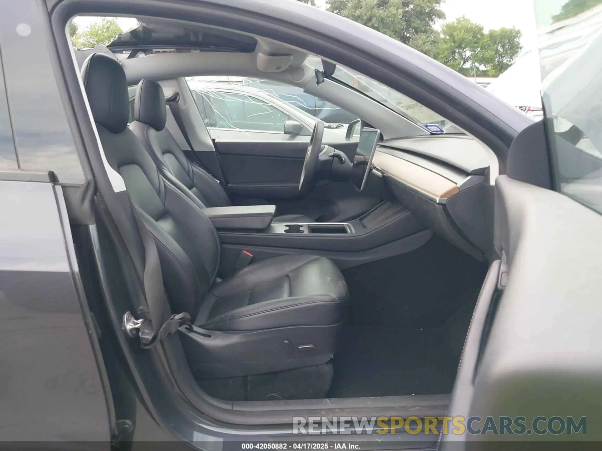 5 Photograph of a damaged car 5YJYGDEE1MF265611 TESLA MODEL Y 2021