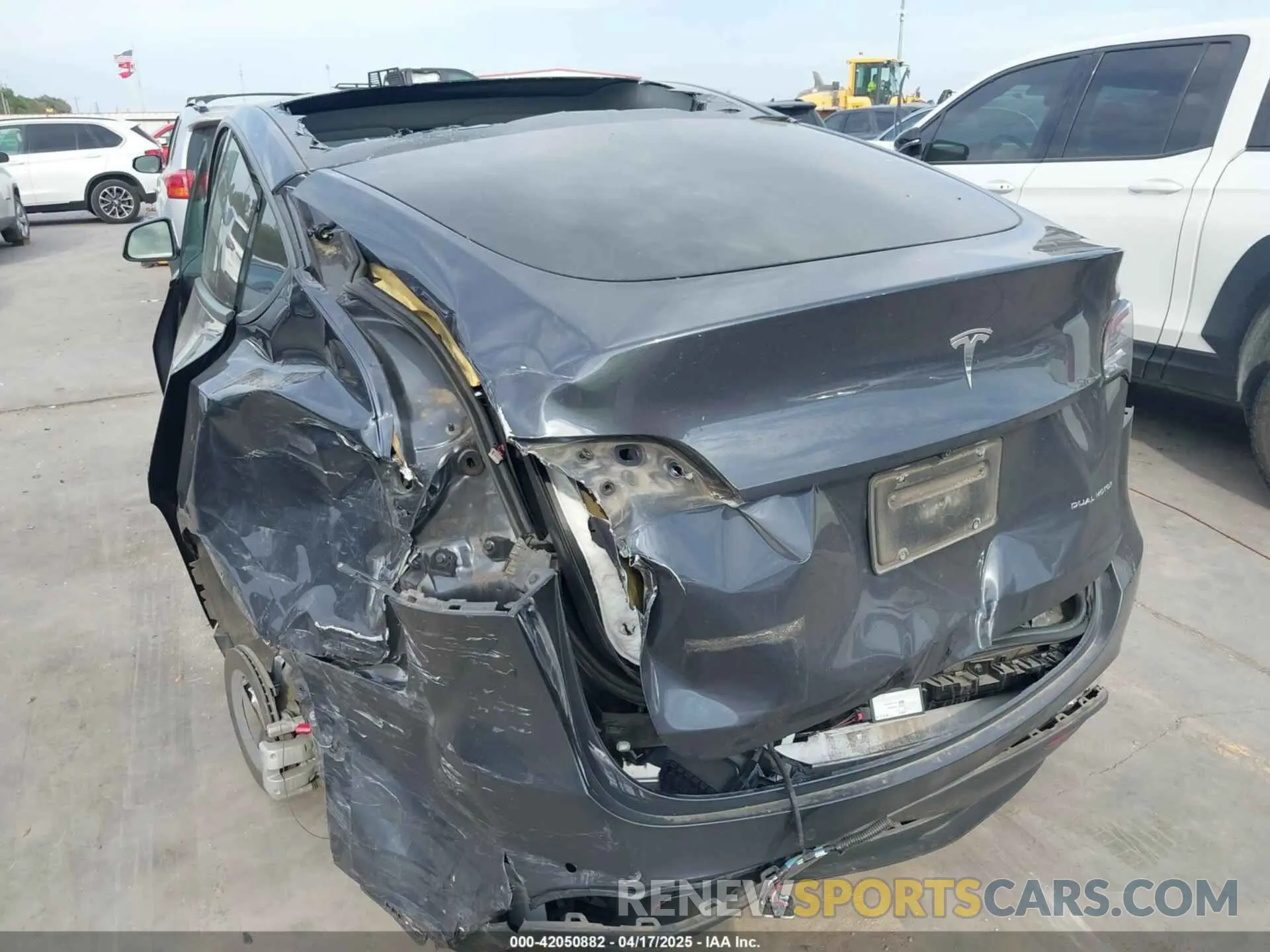 6 Photograph of a damaged car 5YJYGDEE1MF265611 TESLA MODEL Y 2021