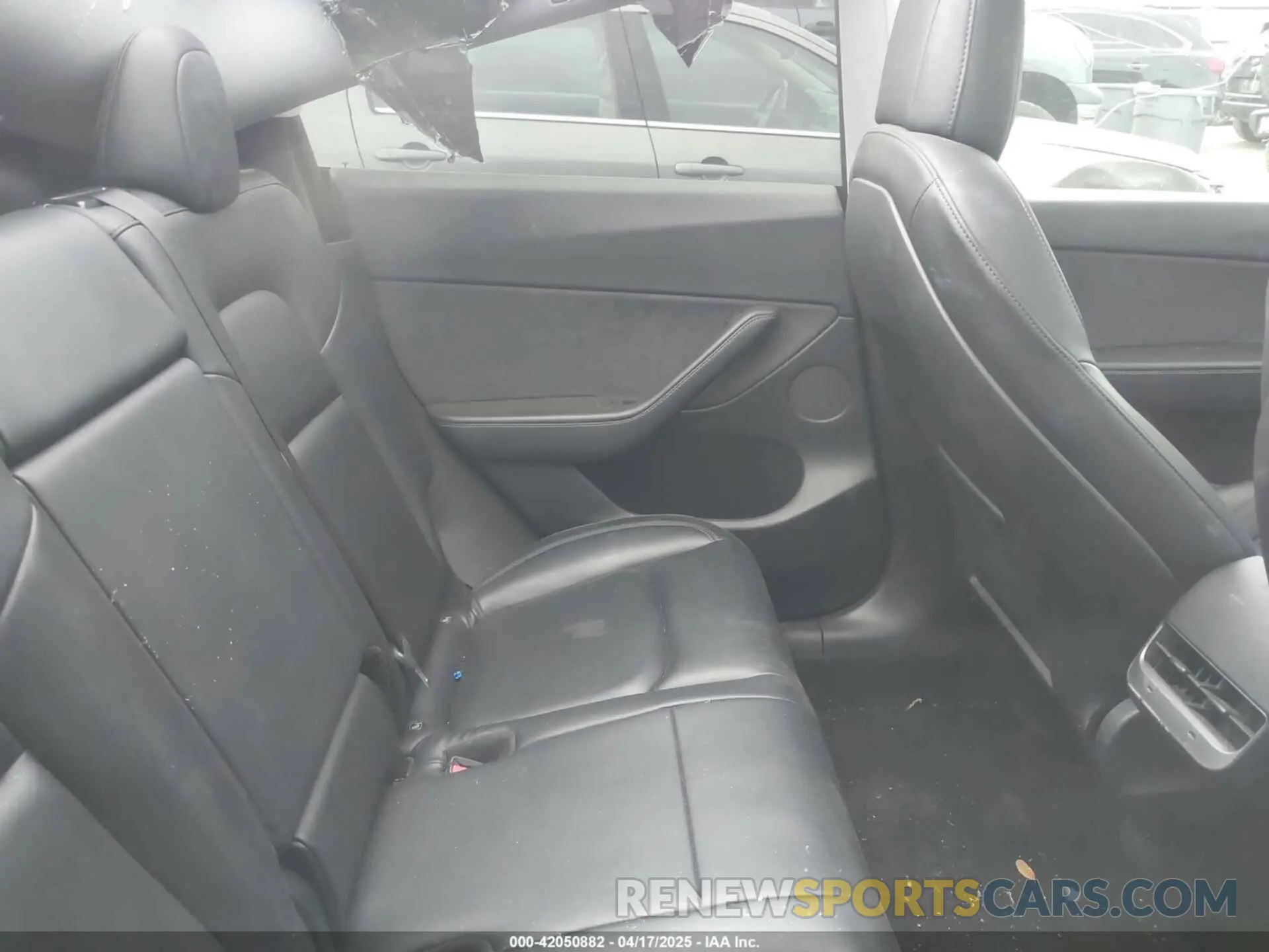 8 Photograph of a damaged car 5YJYGDEE1MF265611 TESLA MODEL Y 2021