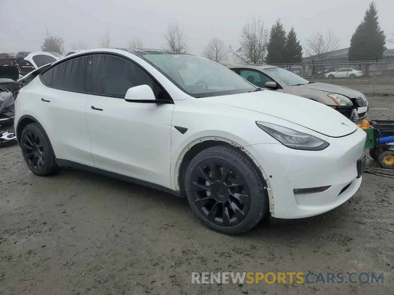 4 Photograph of a damaged car 5YJYGDEE1MF267004 TESLA MODEL Y 2021