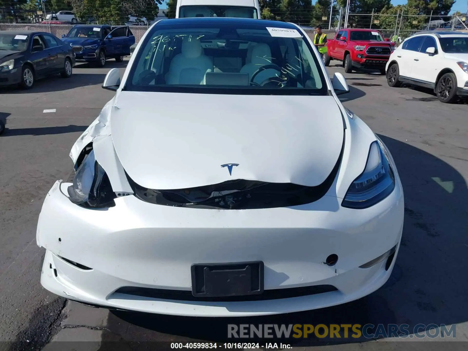 11 Photograph of a damaged car 5YJYGDEE1MF269917 TESLA MODEL Y 2021
