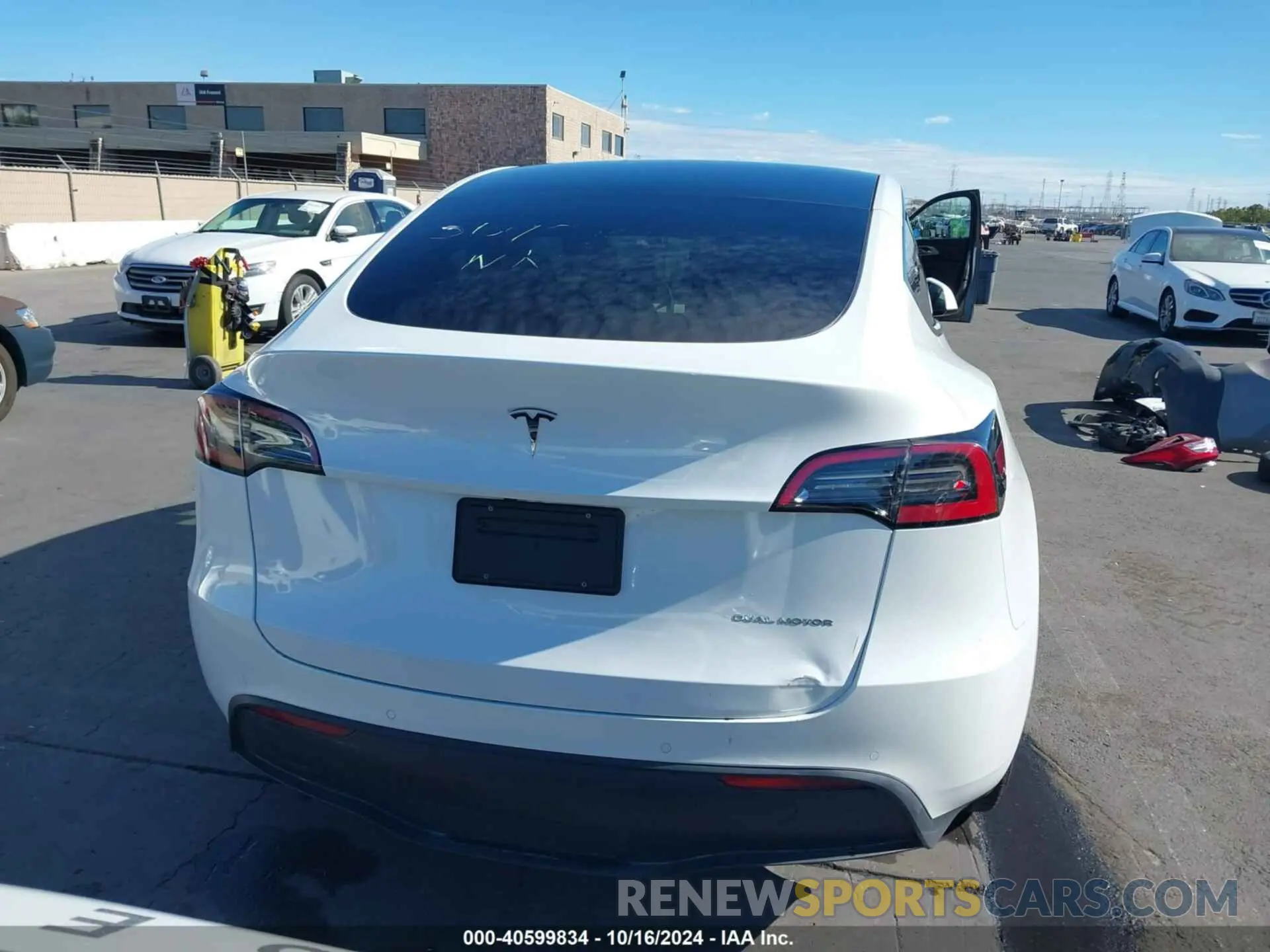 15 Photograph of a damaged car 5YJYGDEE1MF269917 TESLA MODEL Y 2021
